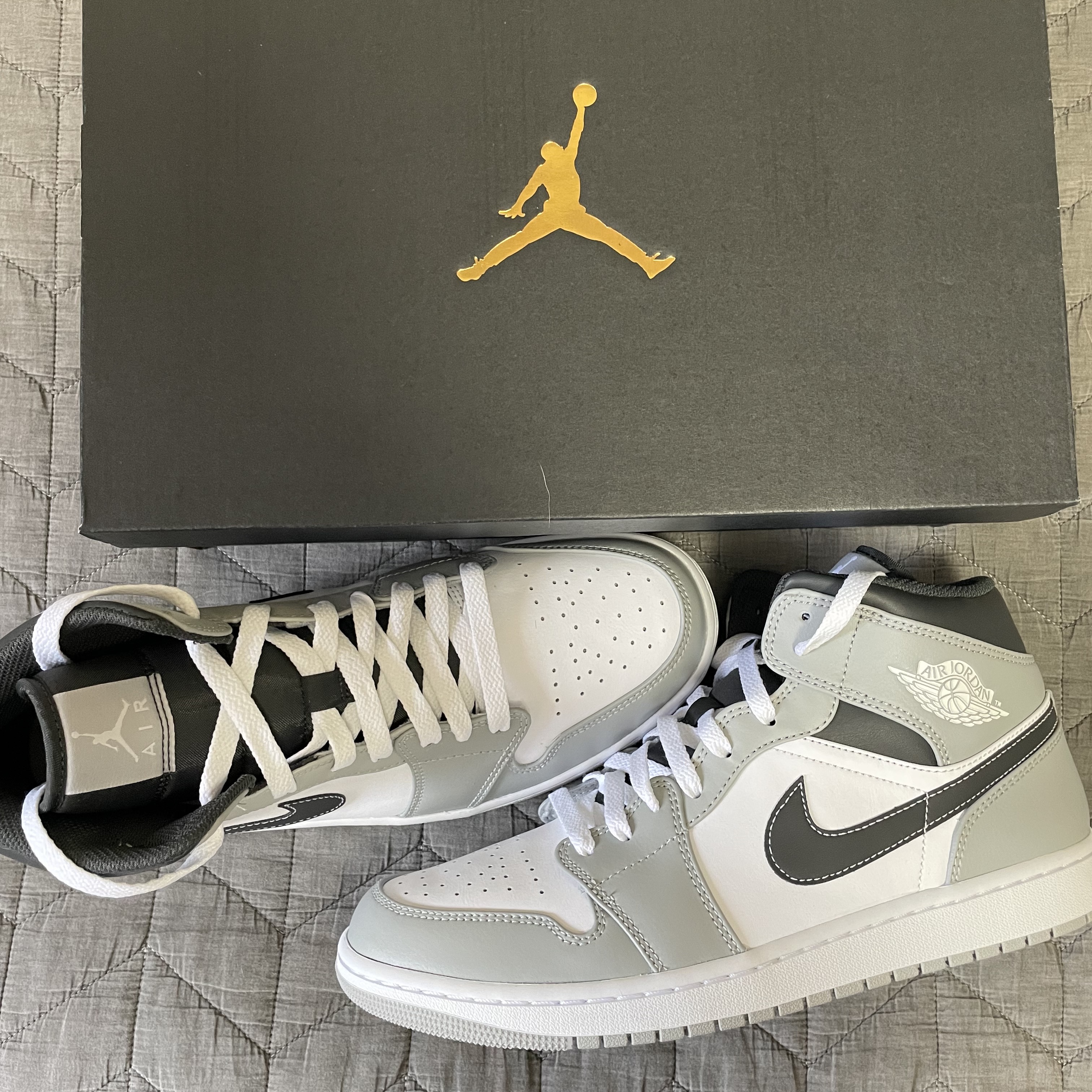Jordan 1 Mid Light Smoke Grey Anthracite 착용 스타일