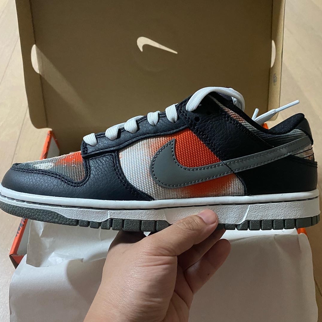 Nike Dunk Low Retro PRM Black and Tumbled Grey 착용 스타일 - 2