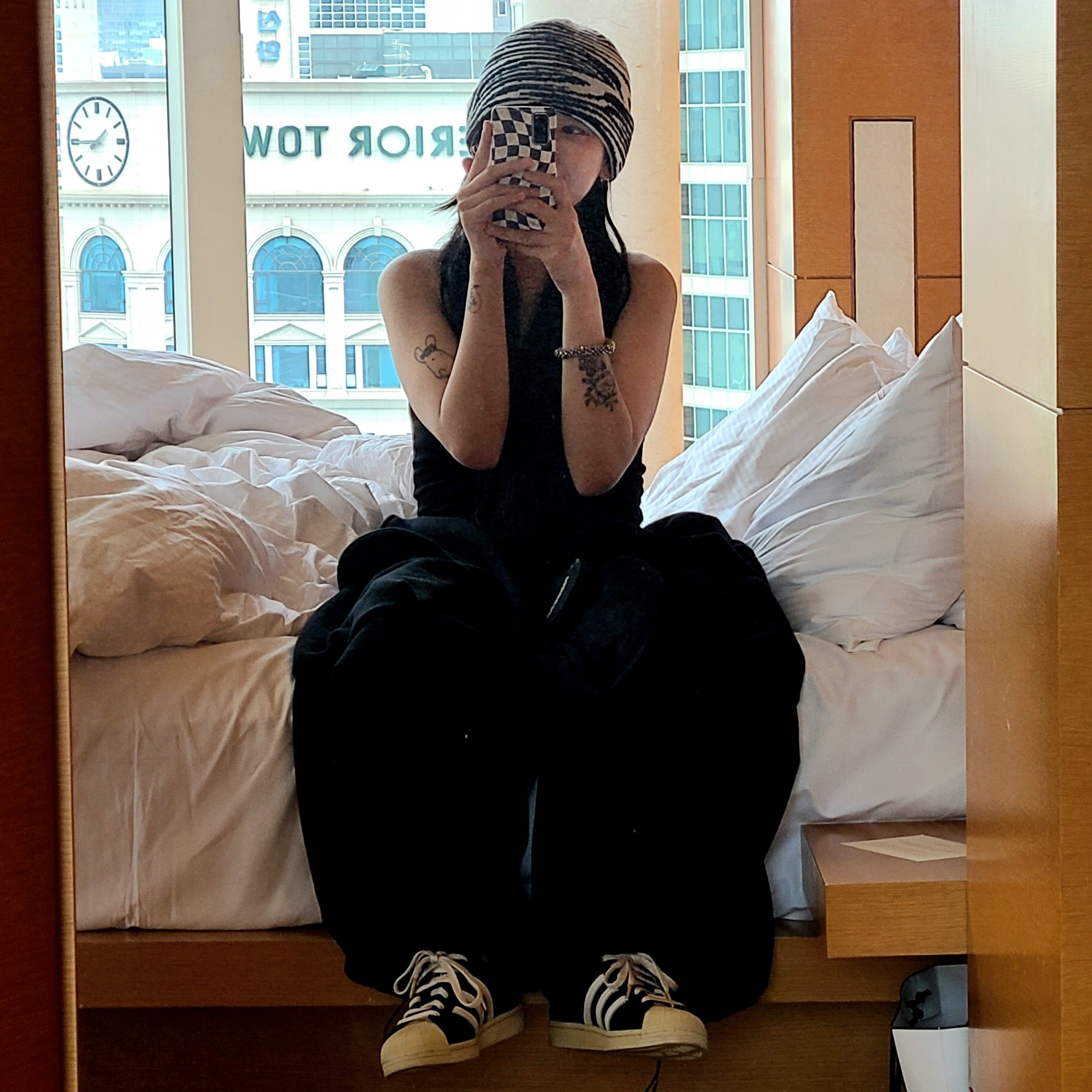 Adidas Superstar Premium Black White 착용 스타일