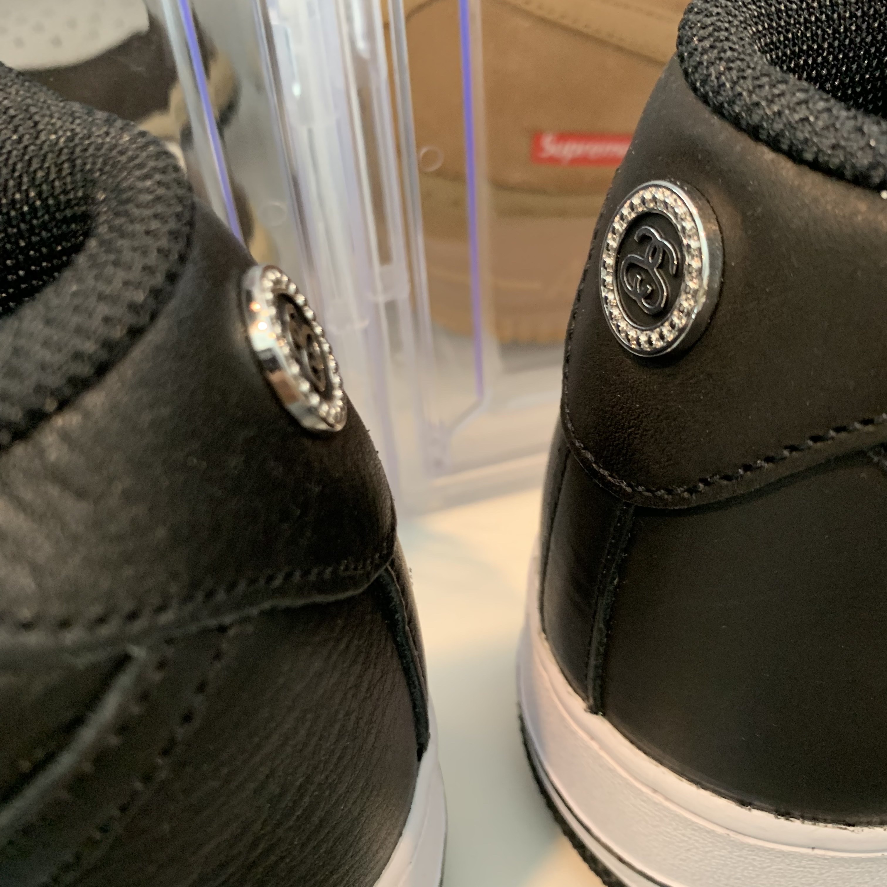 Nike x Stussy Air Force 1 '07 Mid SP Black and Light Bone 착용 스타일 - 3