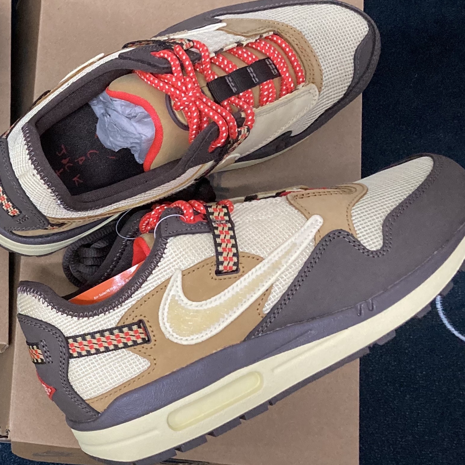 Nike x Travis Scott Air Max 1 Cact.us Brown 착용 스타일