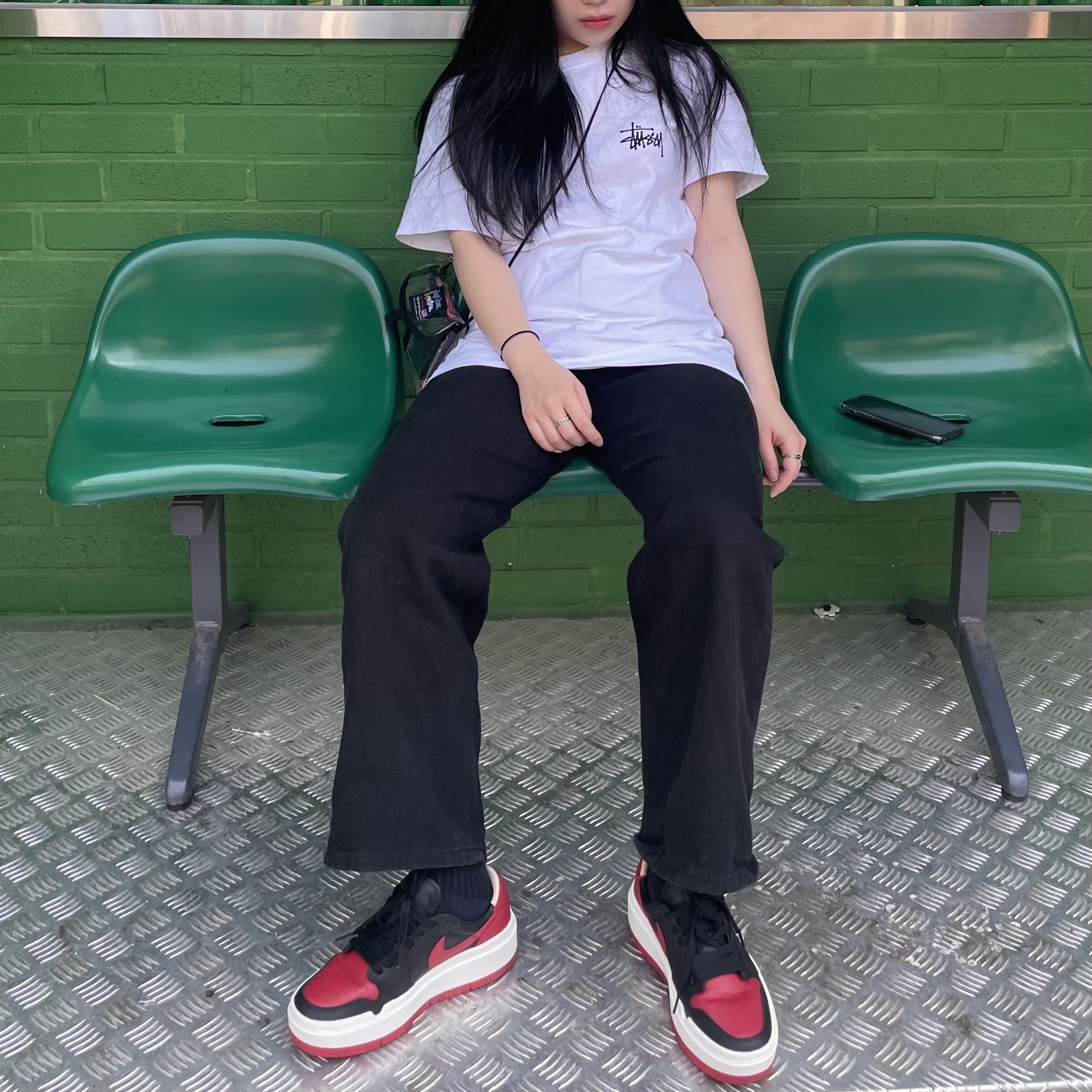 (W) Jordan 1 Elevate Low SE Bred, Stussy Basic Stussy T-Shirt White 2022 착용 스타일 - 1
