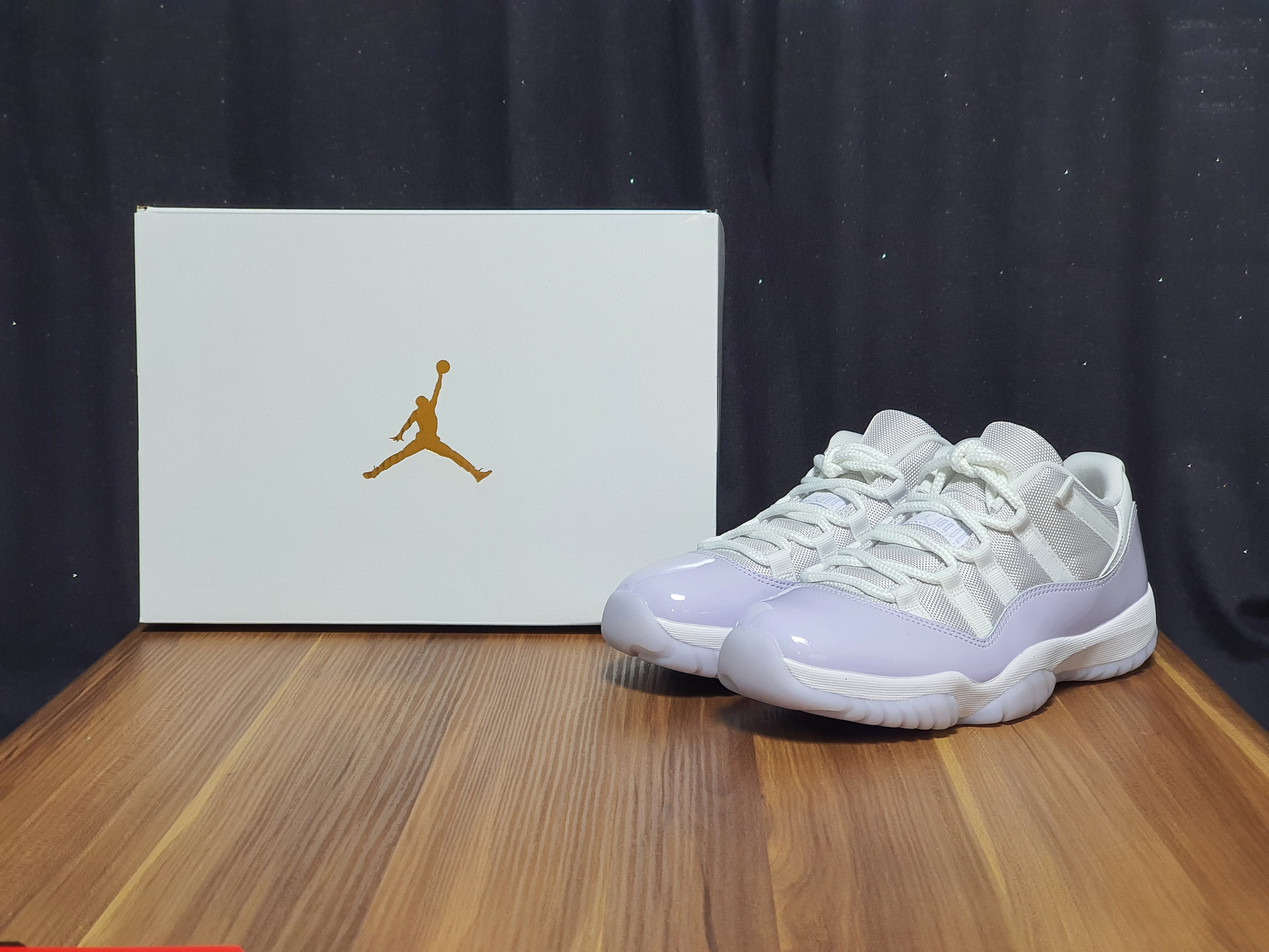 (W) Jordan 11 Retro Low Pure Violet 착용 스타일 - 1