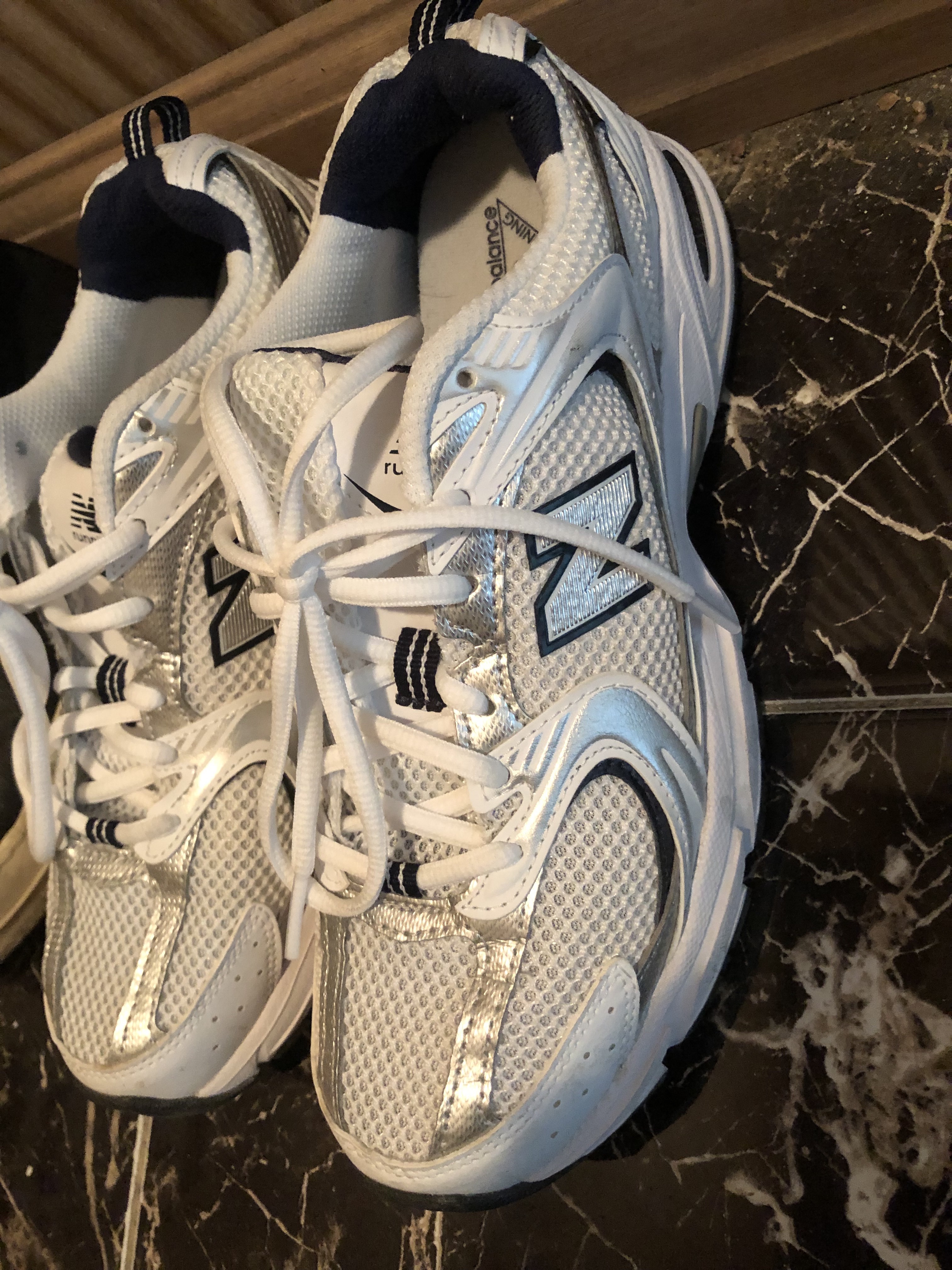 New Balance 530 White 착용 스타일