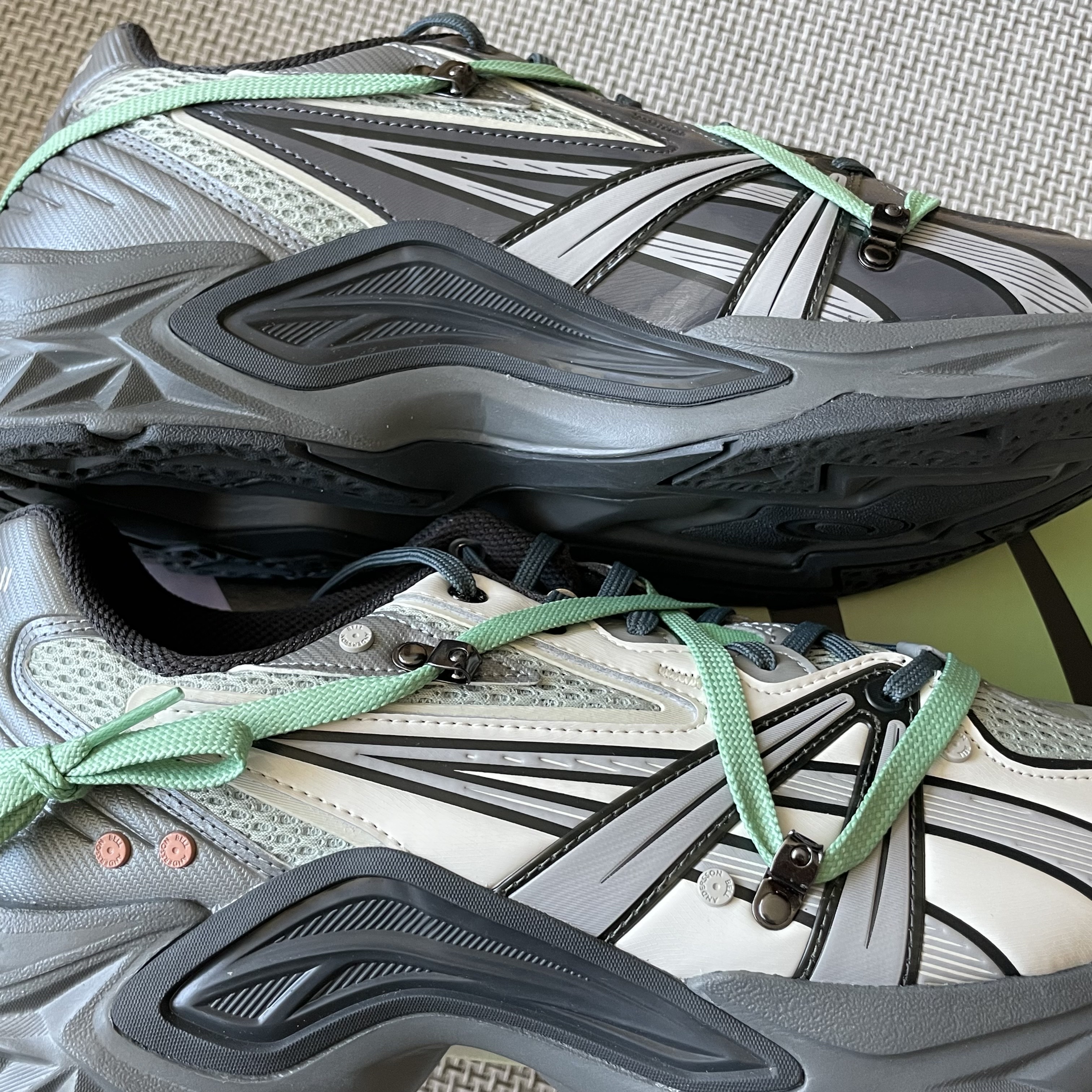 Asics x Andersson Bell HN2-S Protoblast Smoke Grey 착용 스타일 - 2