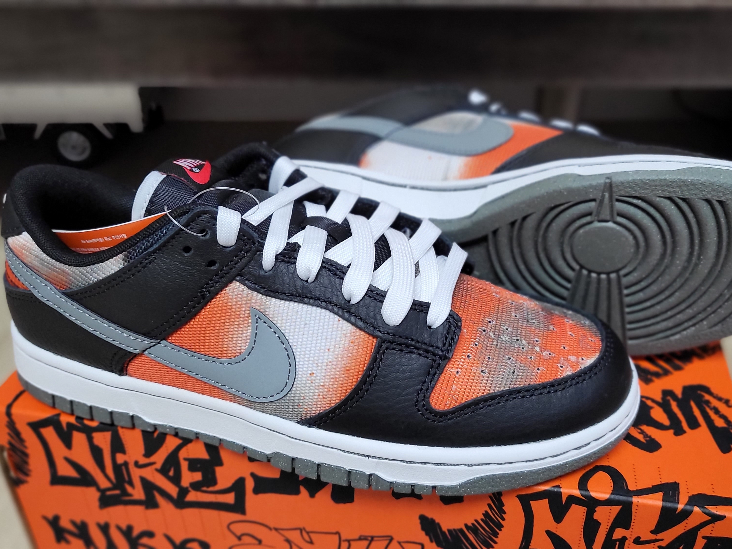 Nike Dunk Low Retro PRM Black and Tumbled Grey 착용 스타일 - 4