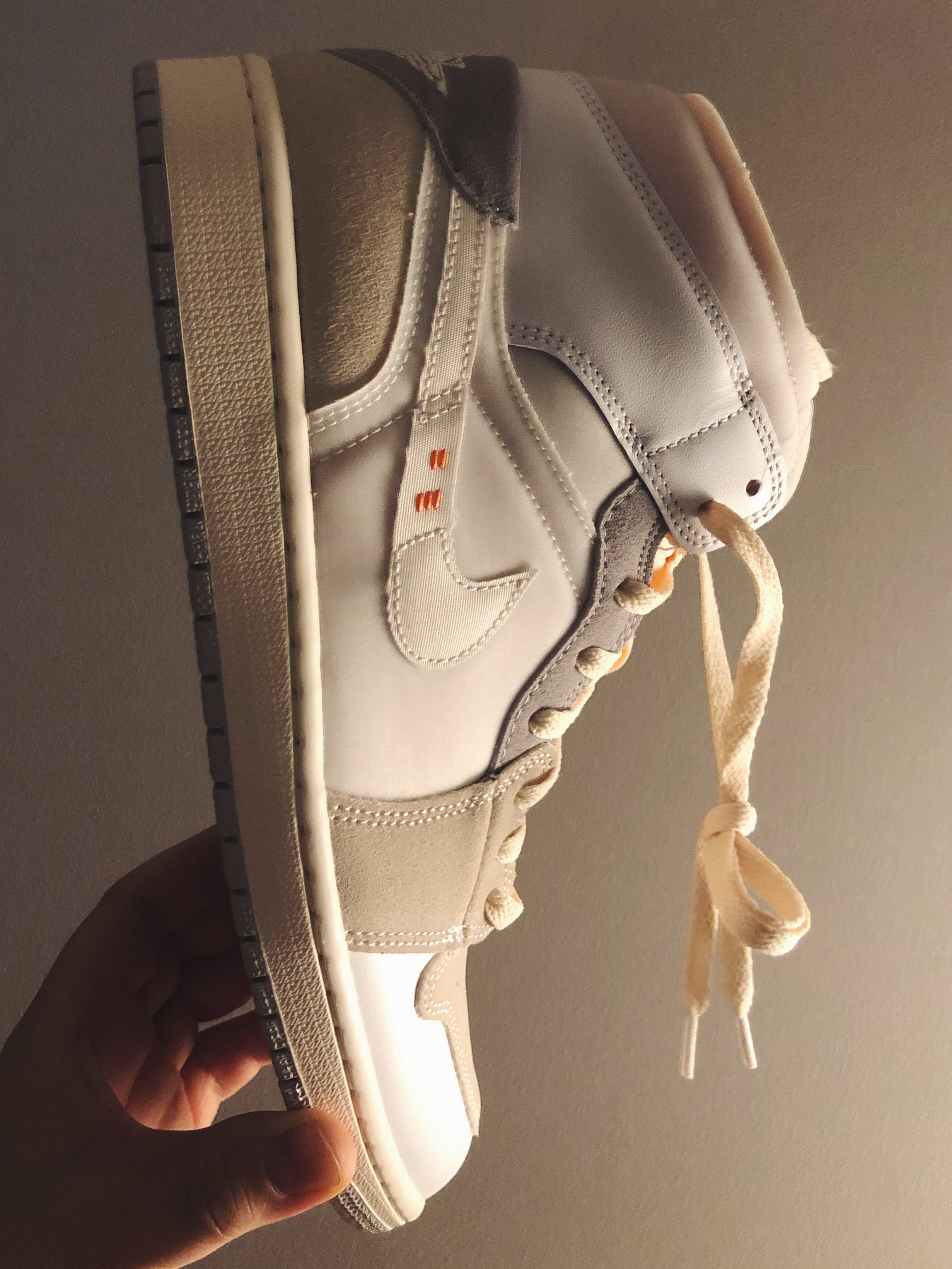 Jordan 1 Mid SE Craft White and Phantom 착용 스타일