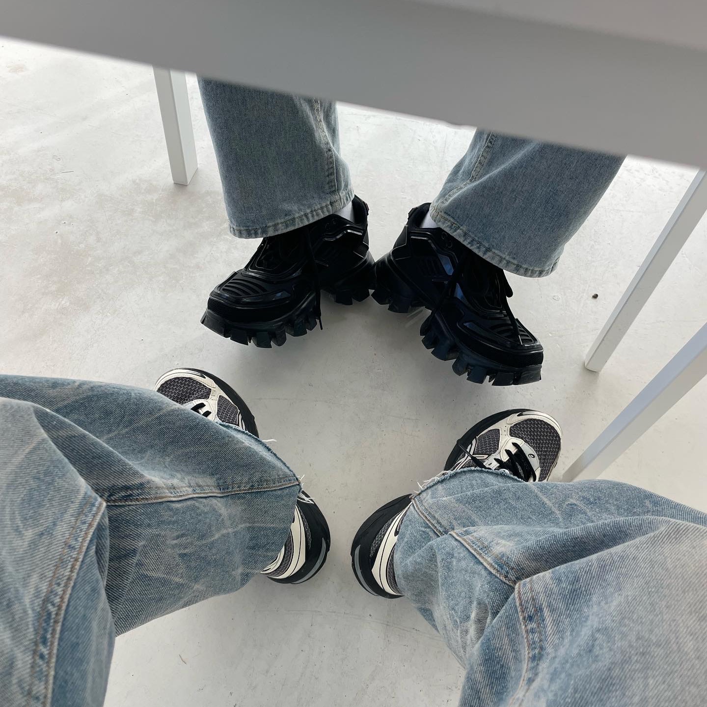 Prada Cloudbust Thunder Technical Fabric Sneakers Black 착용 스타일 - 3