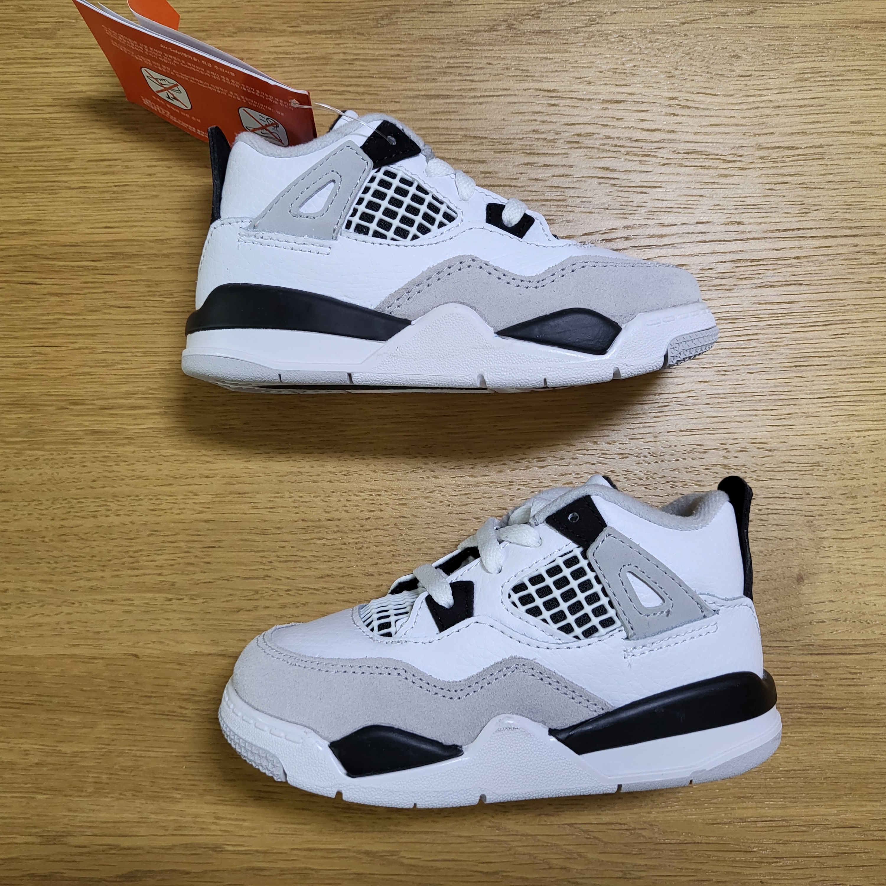 (TD) Jordan 4 Retro White and Black 착용 스타일 - 2