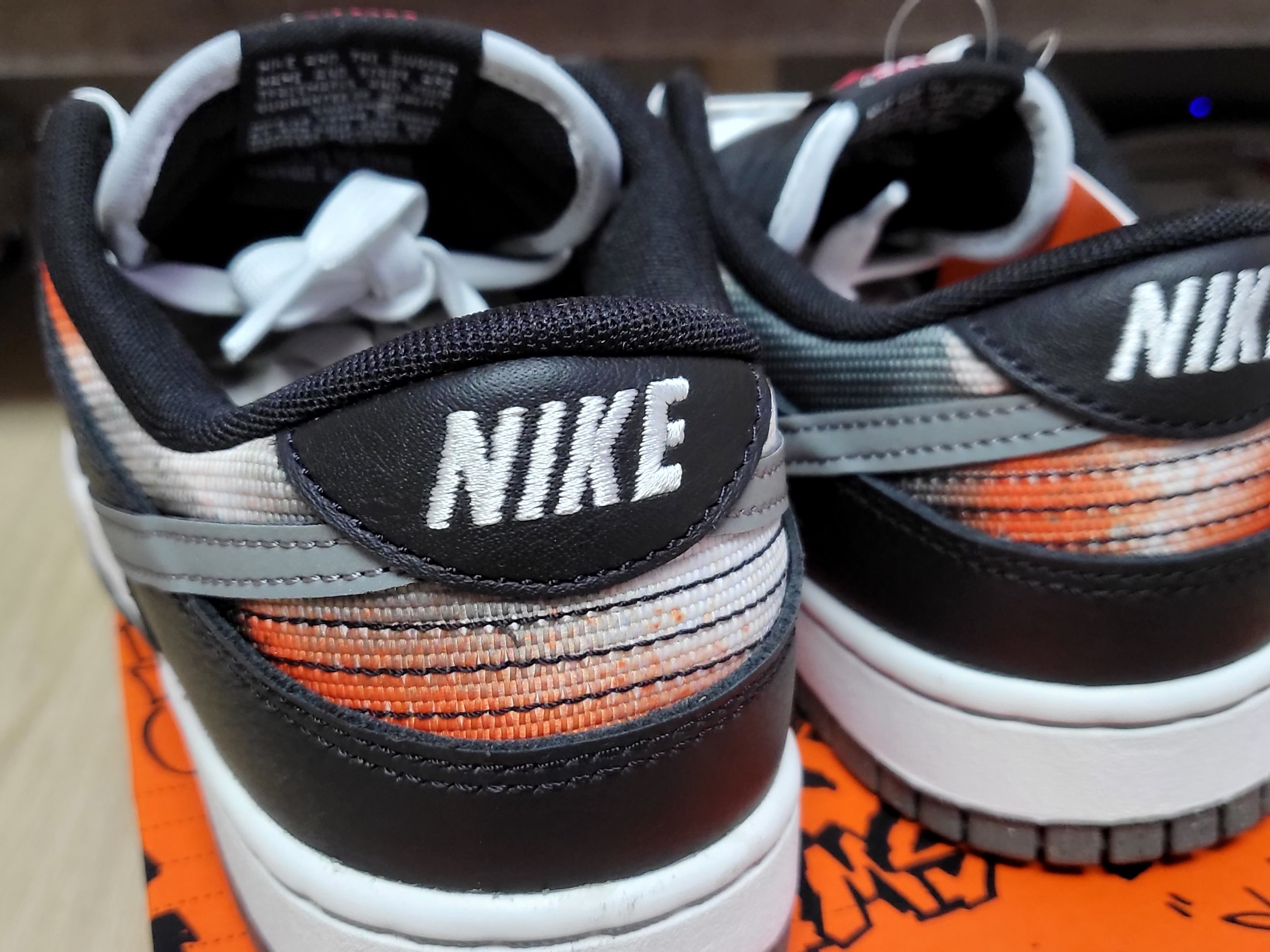 Nike Dunk Low Retro PRM Black and Tumbled Grey 착용 스타일 - 5