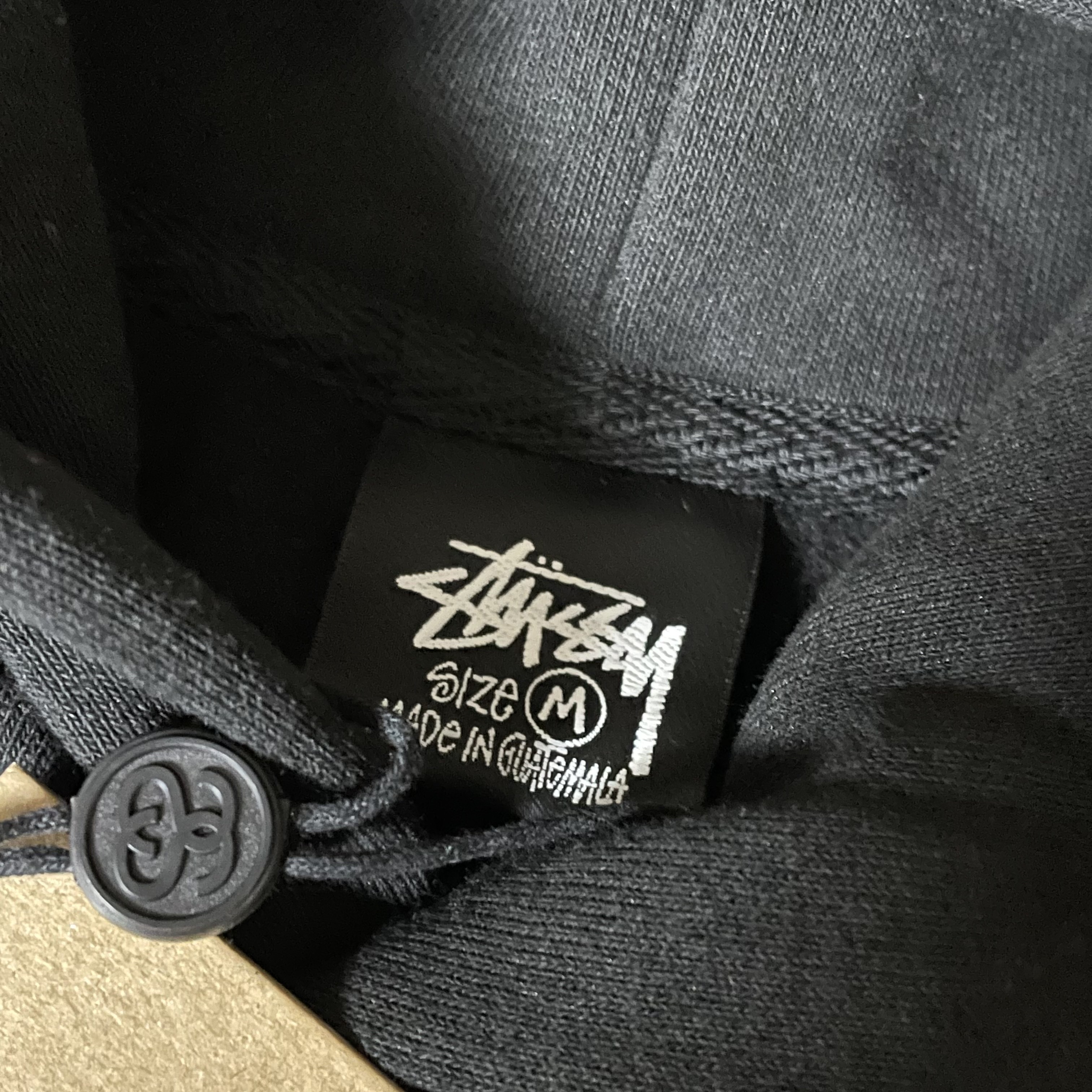 Stussy Beach Roots Hoodie Black 착용 스타일 - 3