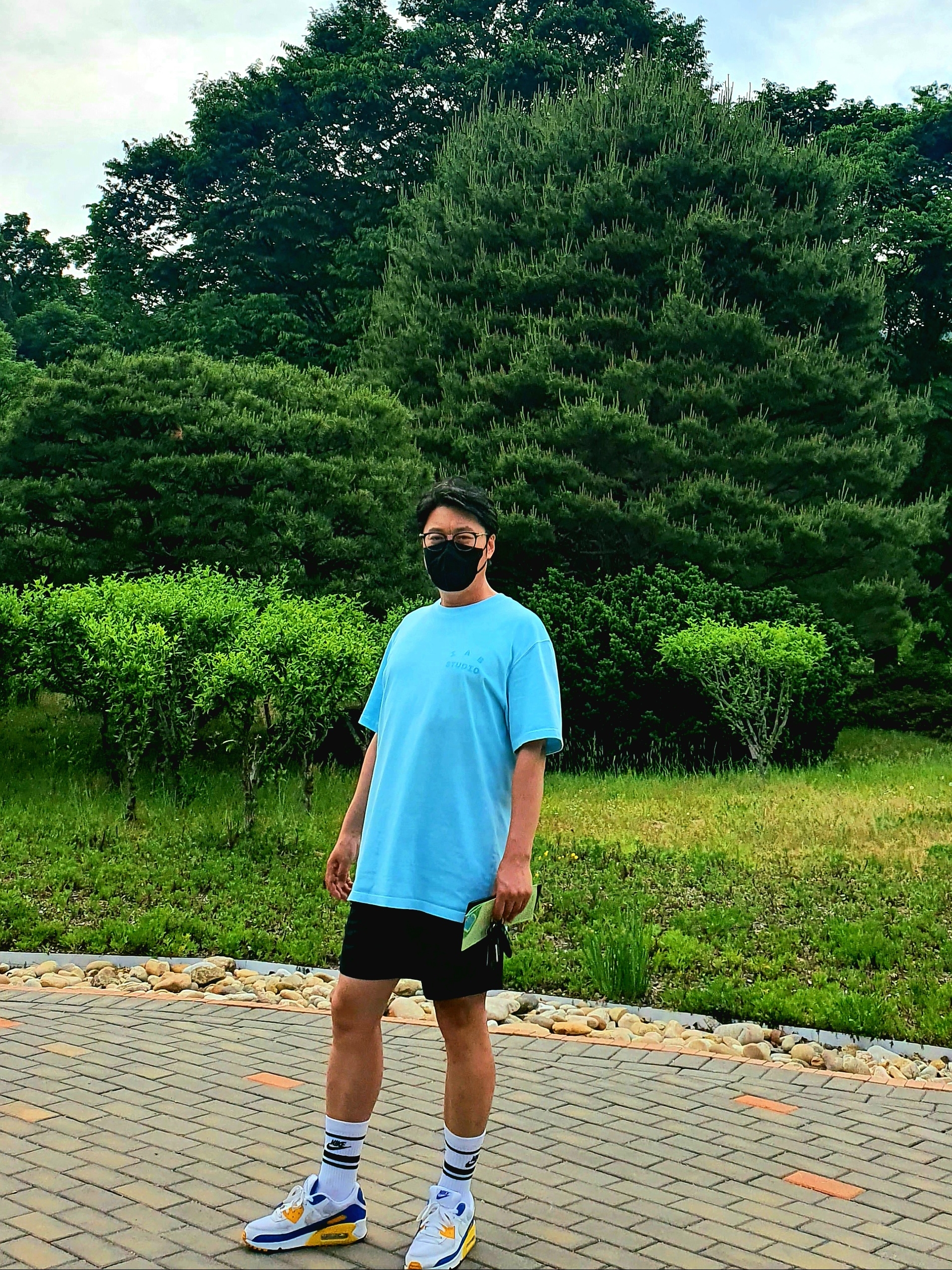 IAB Studio Pigment T-Shirt Cyan 착용 스타일