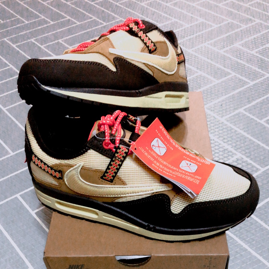 Nike x Travis Scott Air Max 1 Cact.us Brown 착용 스타일
