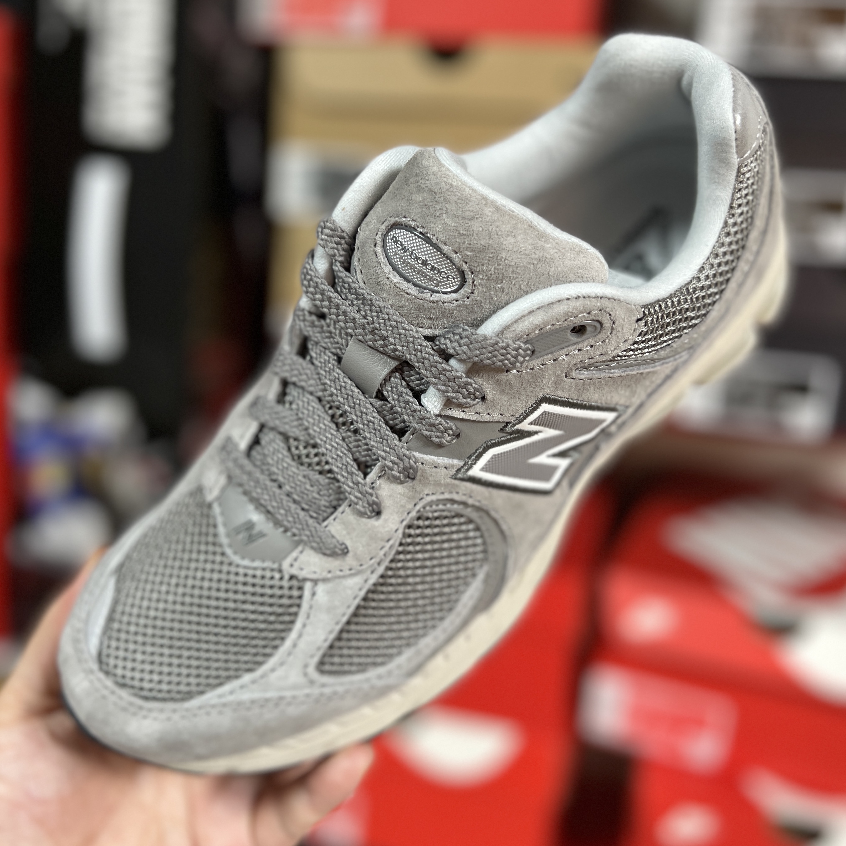 New Balance 2002R Grey 착용 스타일 - 1