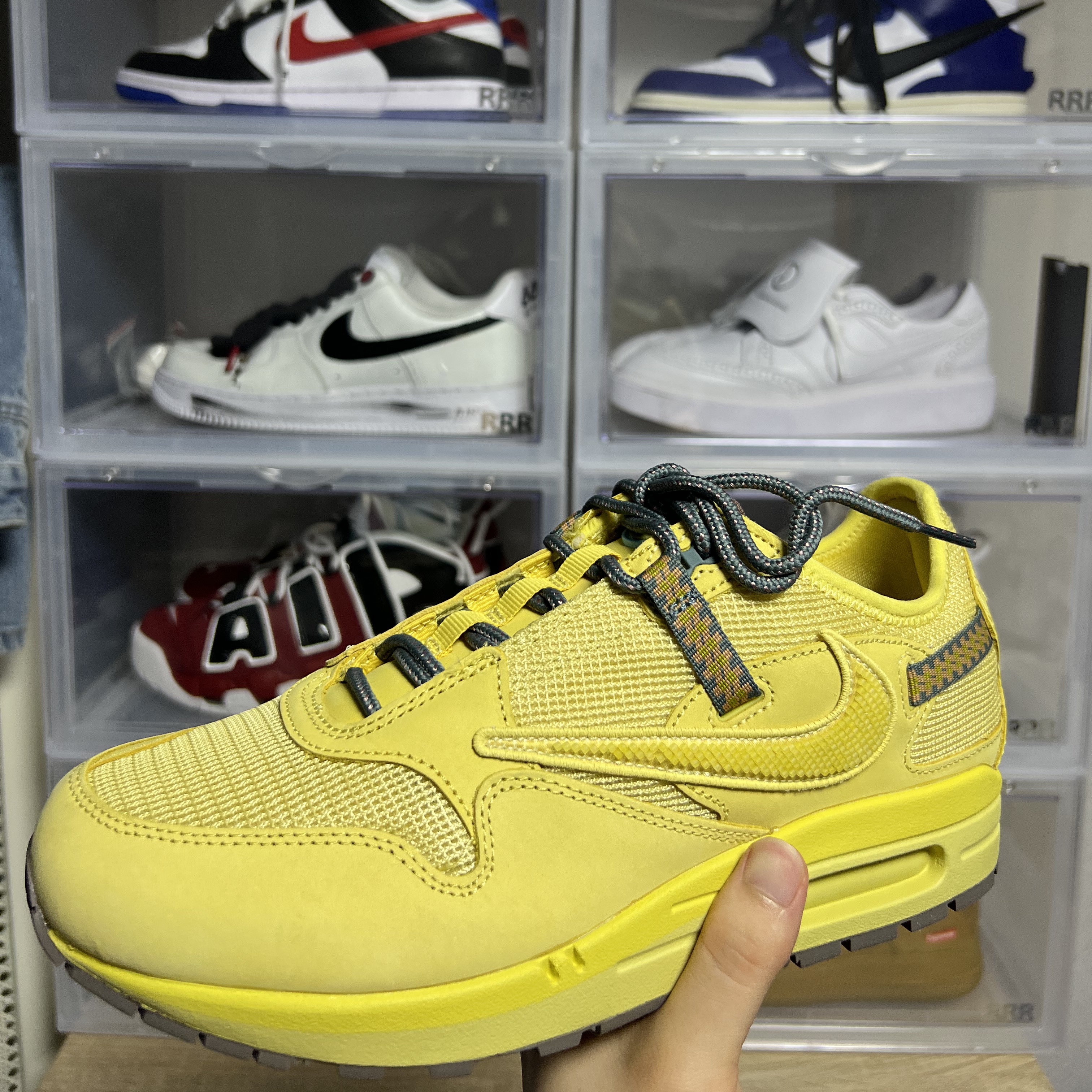 Nike x Travis Scott Air Max 1 Cact.us Gold 착용 스타일