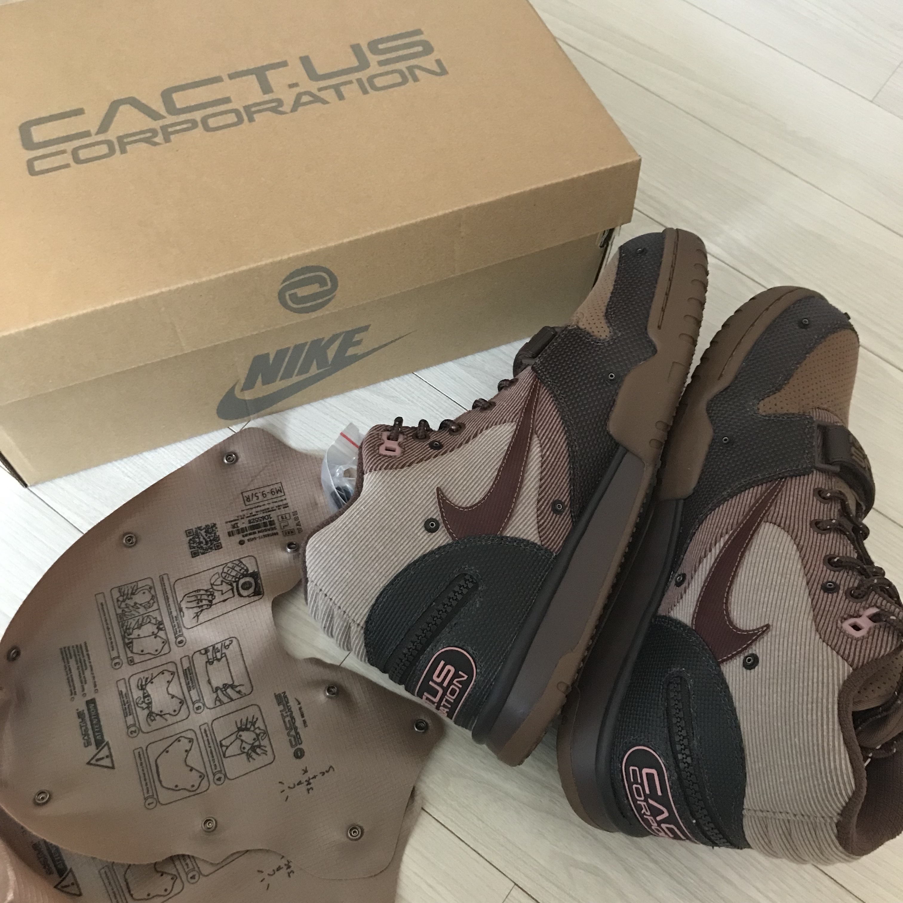 Nike x Travis Scott Air Trainer 1 Archaeo Brown and Rust Pink 착용 스타일