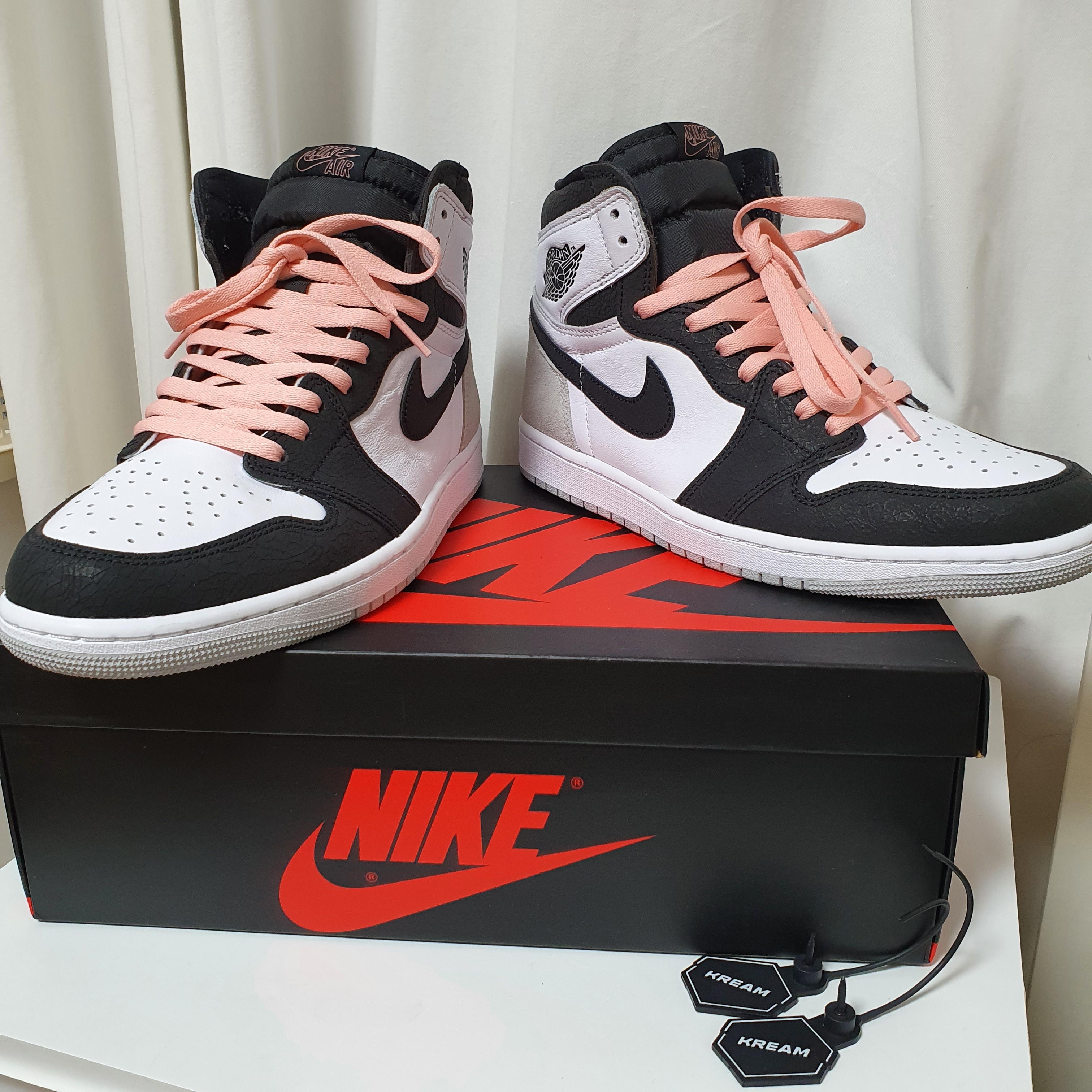 Jordan 1 Retro High OG Bleached Coral 착용 스타일 - 1