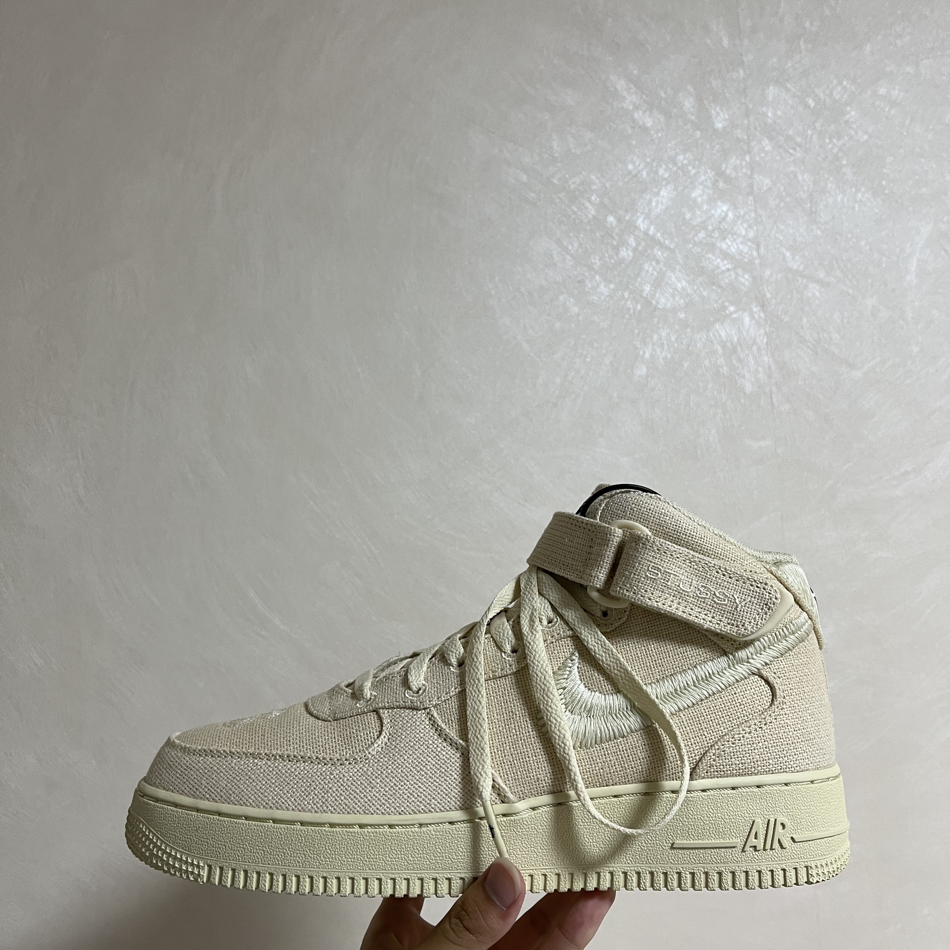 Nike x Stussy Air Force 1 '07 Mid SP Fossil 착용 스타일 - 1
