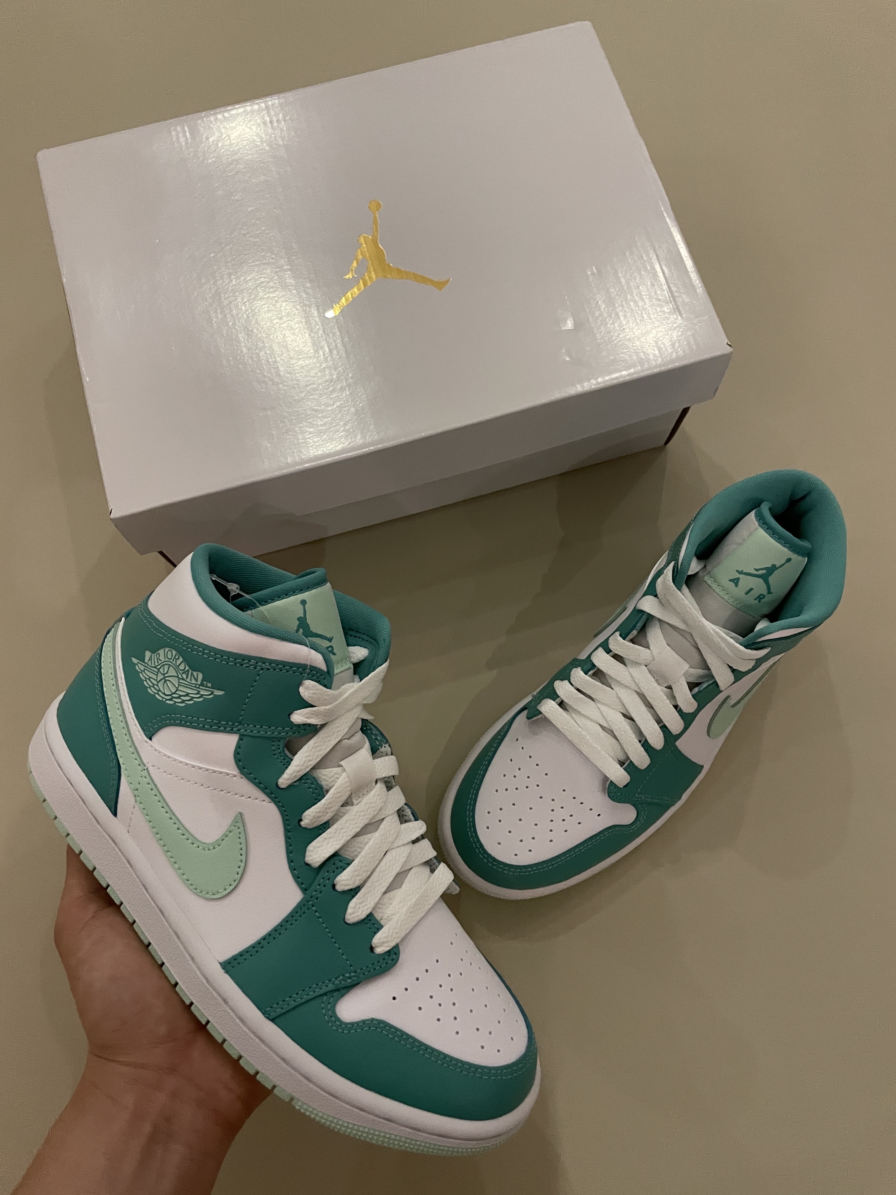 (W) Jordan 1 Mid Washed Teal Mint Foam 착용 스타일 - 3