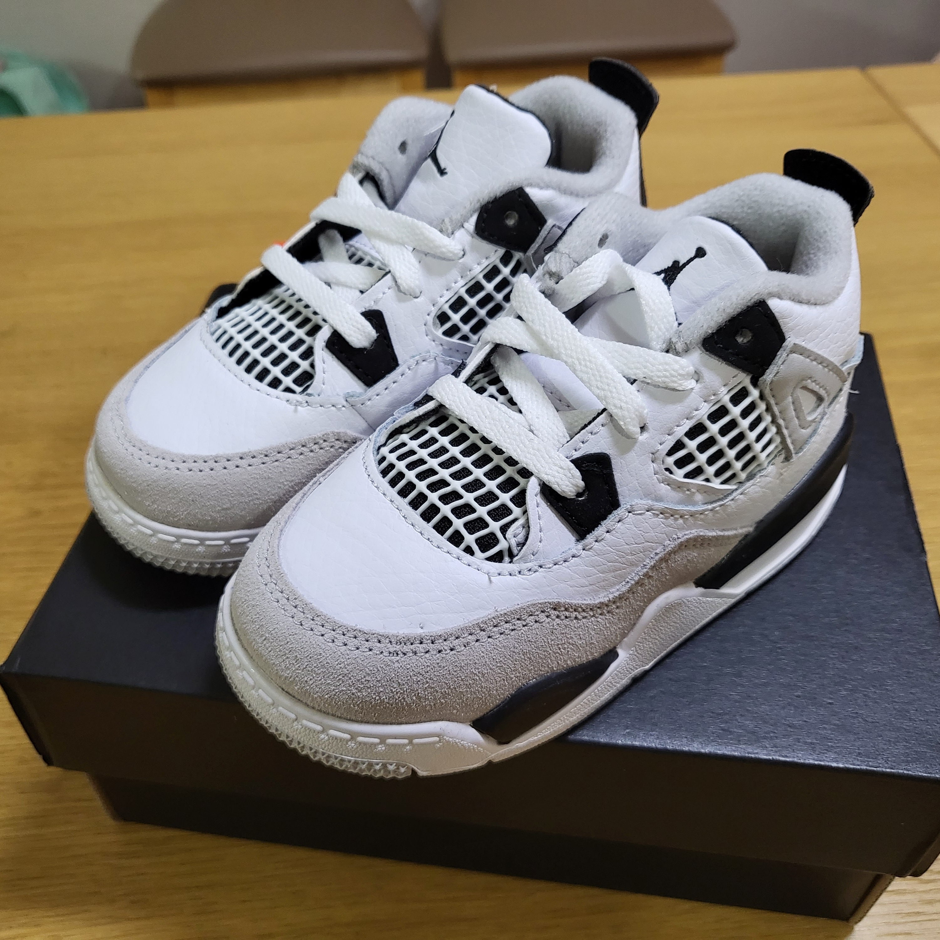 (TD) Jordan 4 Retro White and Black 착용 스타일 - 1