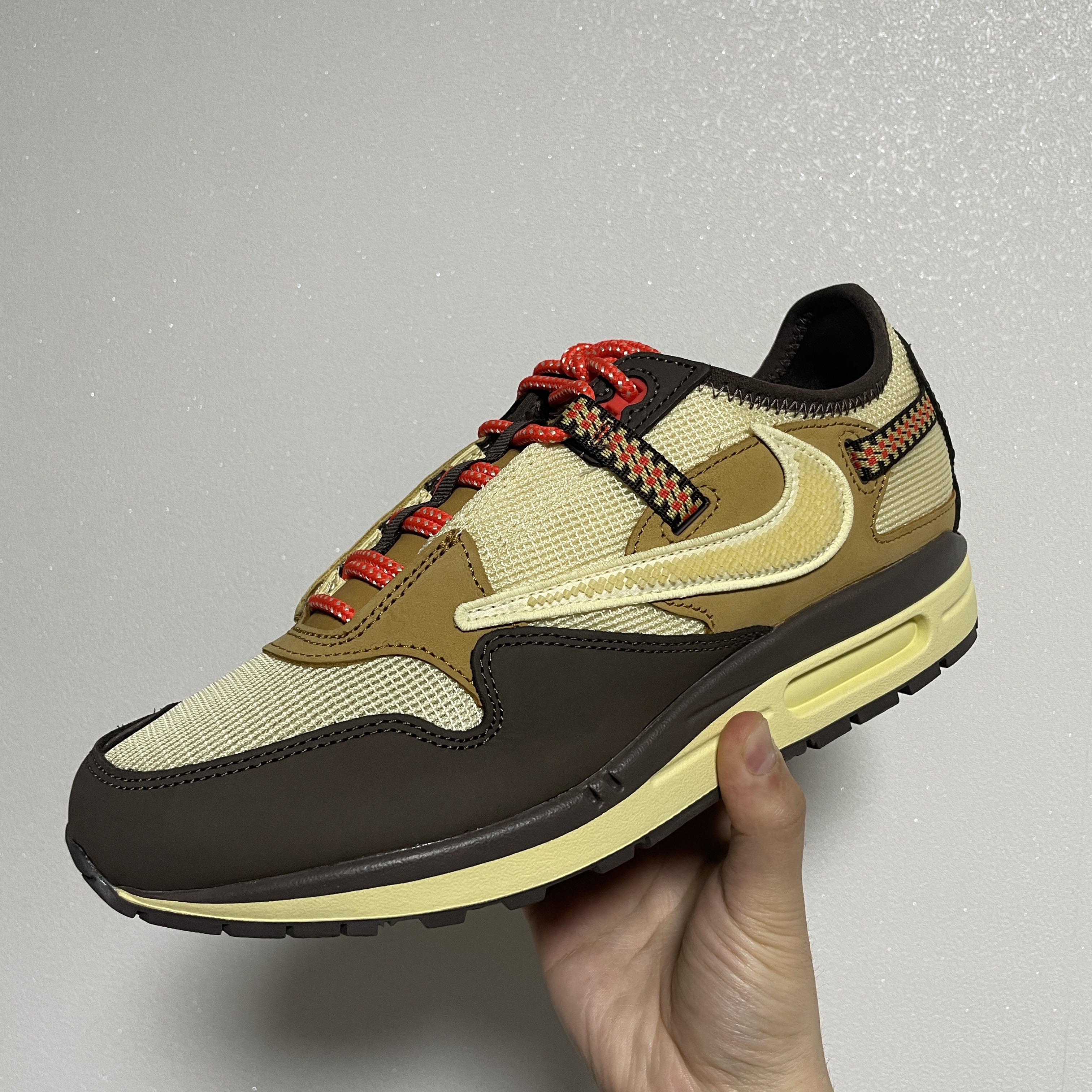 Nike x Travis Scott Air Max 1 Cact.us Brown 착용 스타일