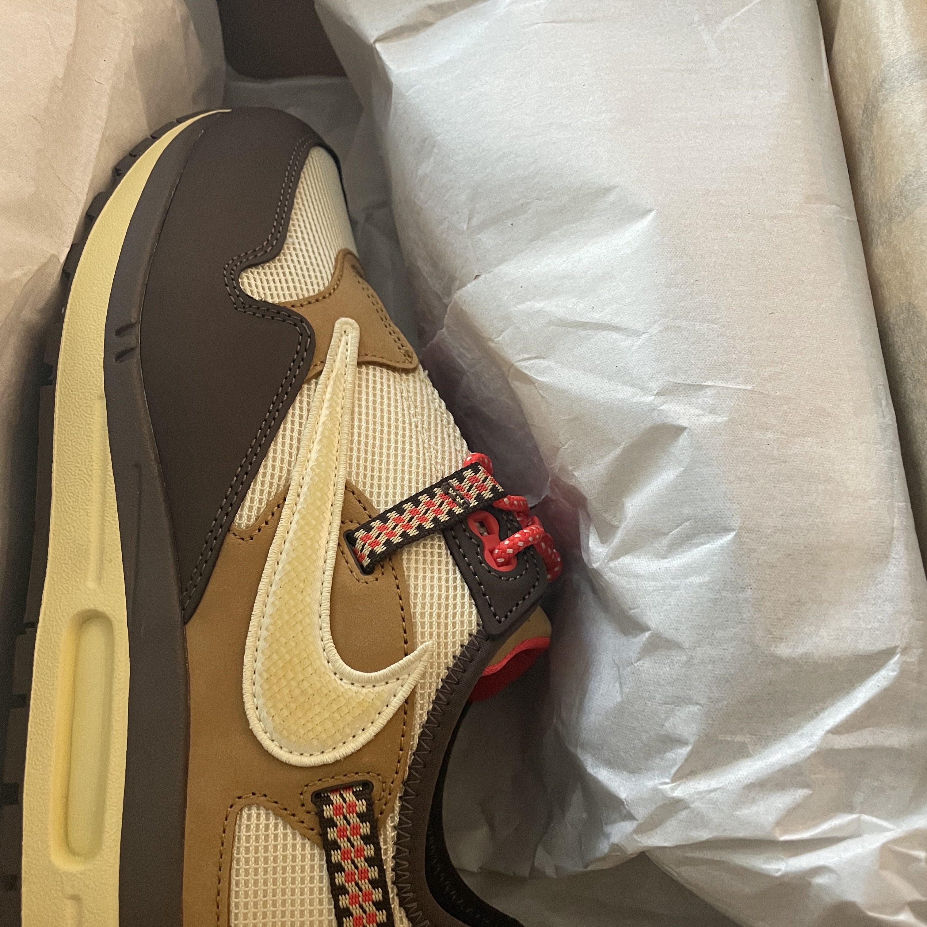 Nike x Travis Scott Air Max 1 Cact.us Brown 착용 스타일 - 2