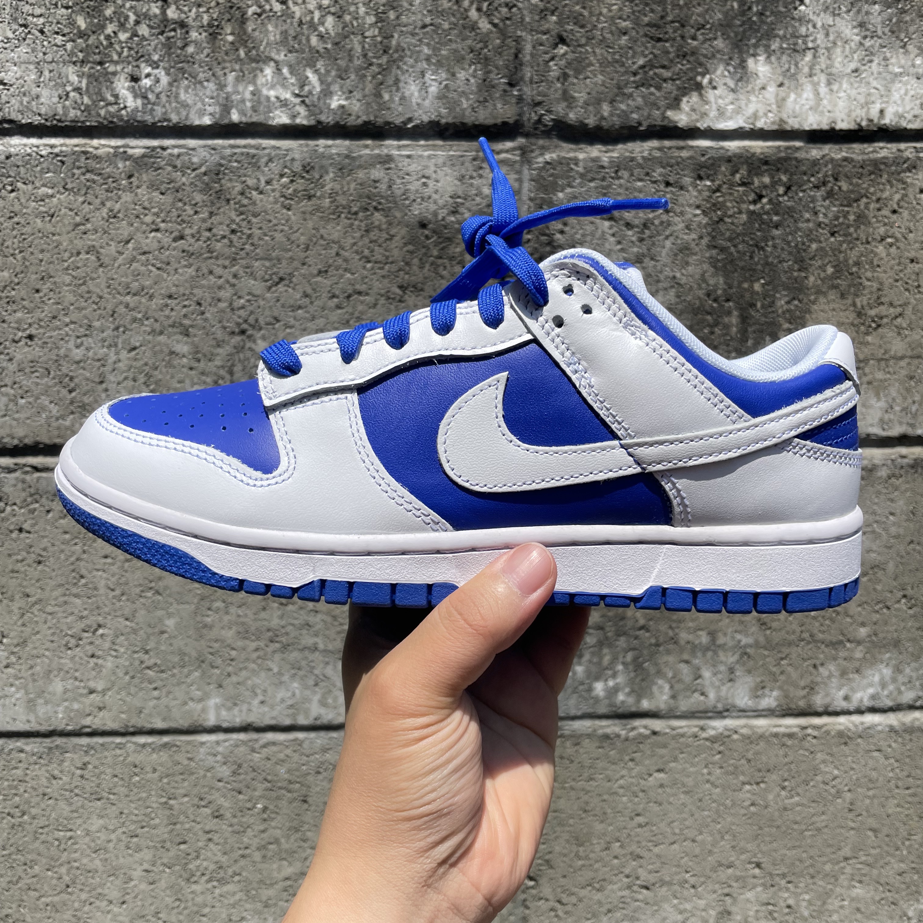Nike Dunk Low Retro Racer Blue and White 착용 스타일 - 2