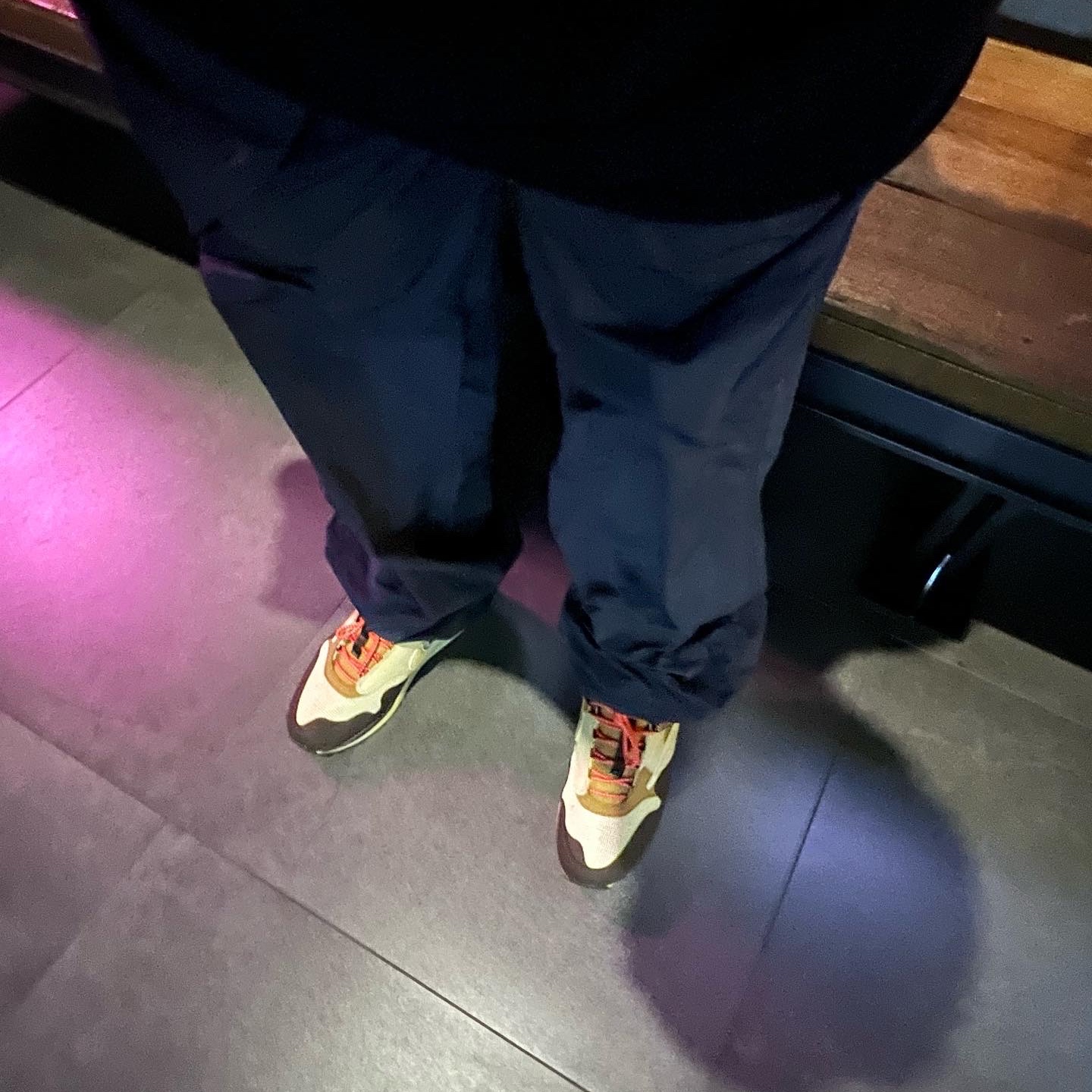 Nike x Travis Scott Air Max 1 Cact.us Brown 착용 스타일 - 3