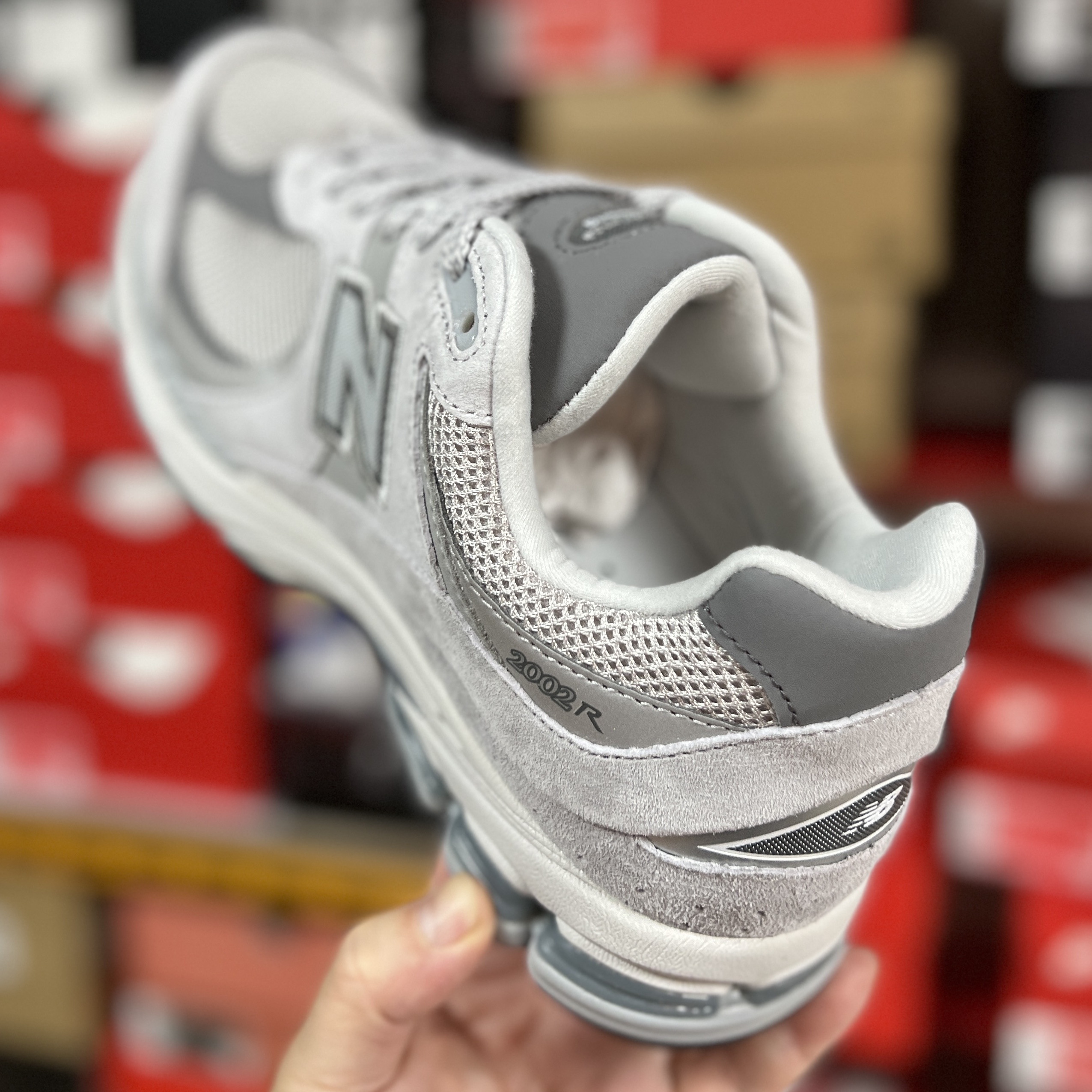New Balance 2002R T2 Gray 착용 스타일 - 2