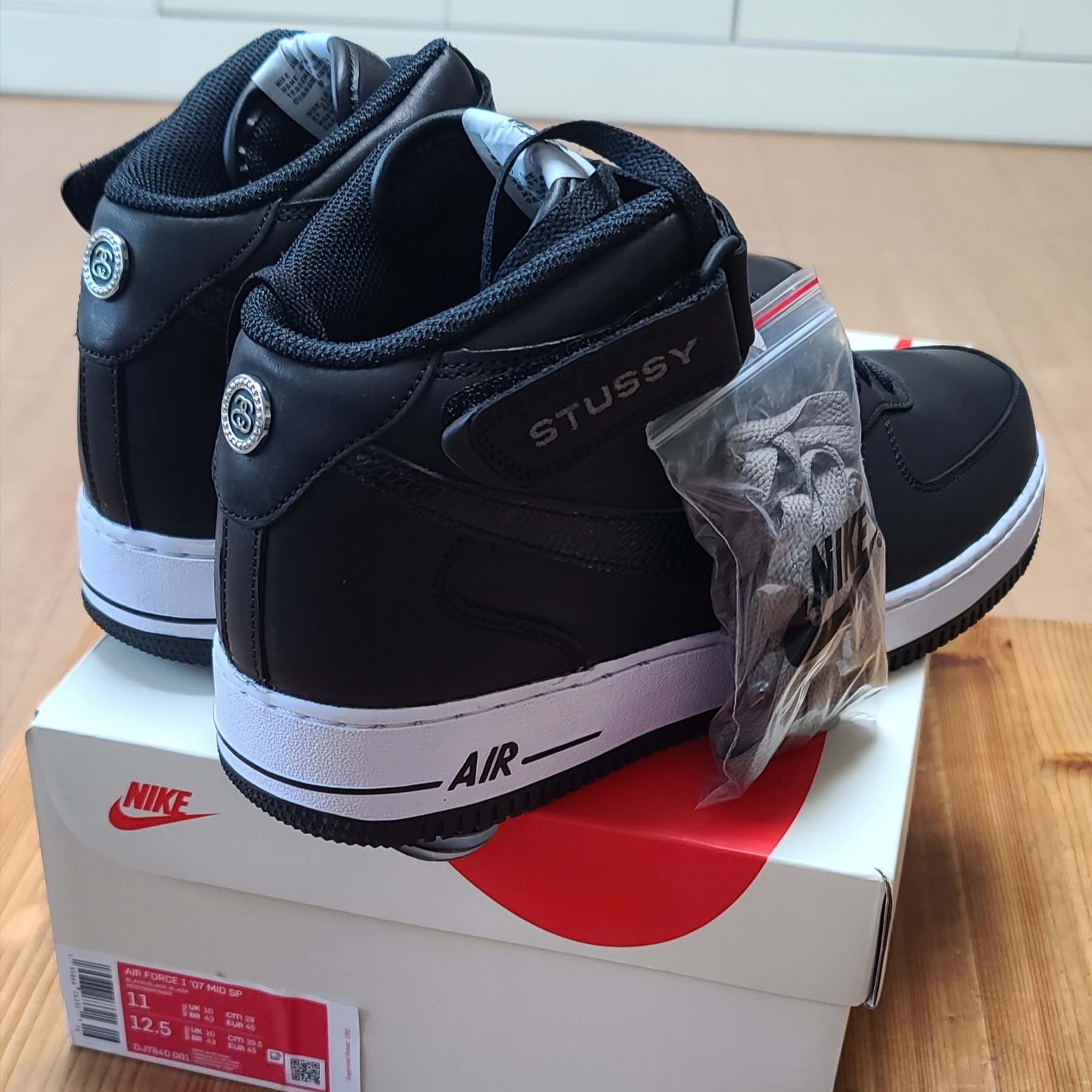 Nike x Stussy Air Force 1 '07 Mid SP Black 착용 스타일