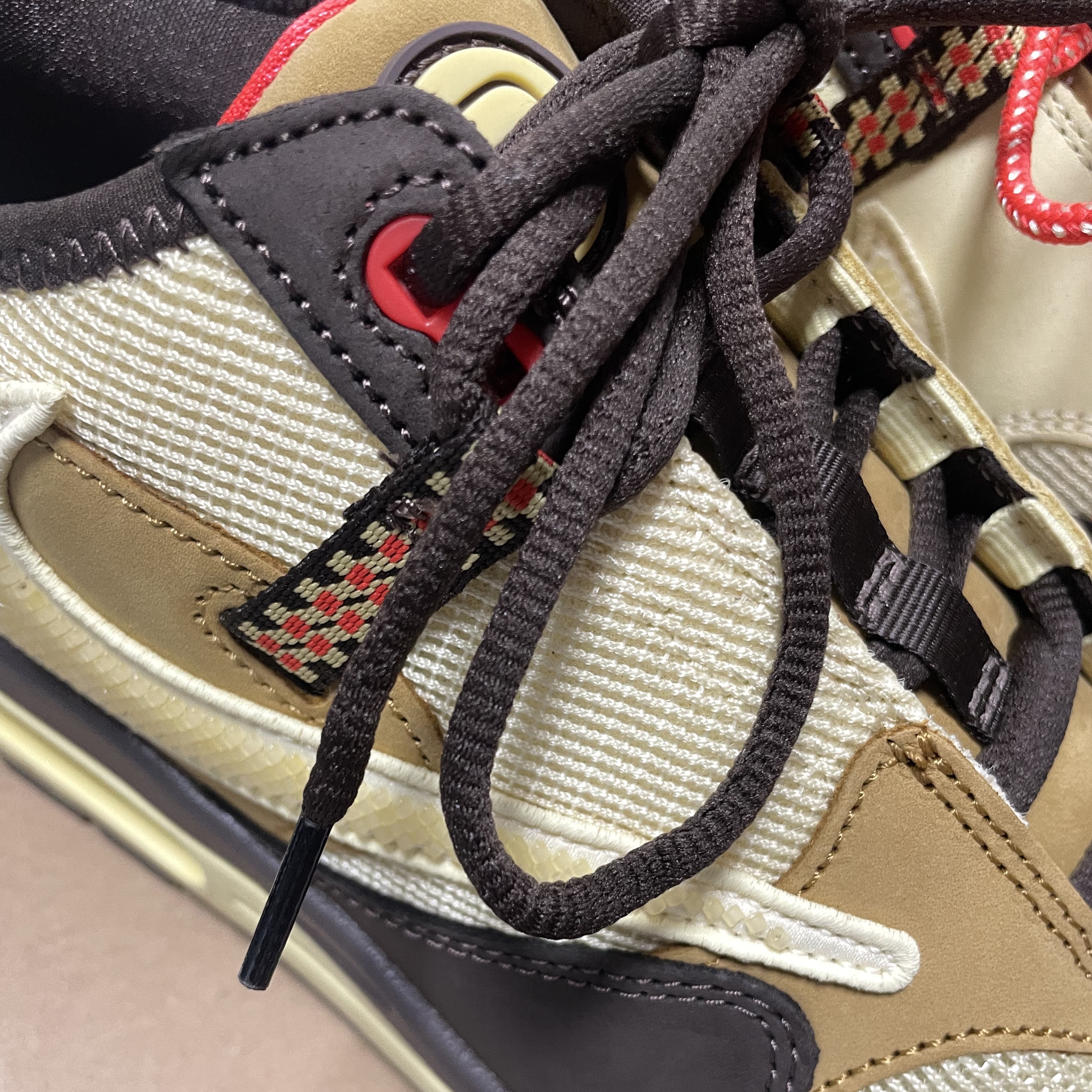 Nike x Travis Scott Air Max 1 Cact.us Brown 착용 스타일 - 2
