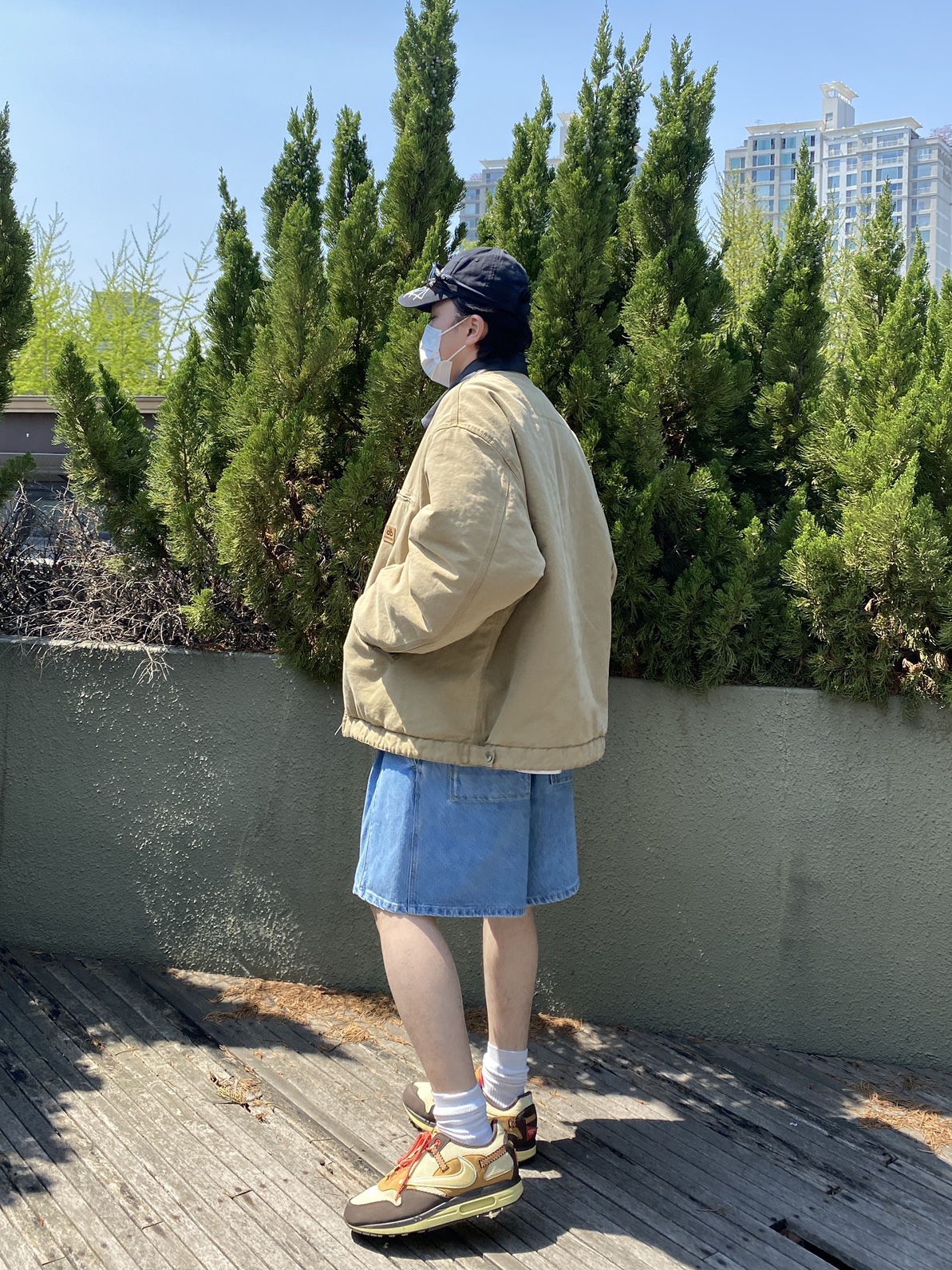 Nike x Travis Scott Air Max 1 Cact.us Brown 착용 스타일 - 3