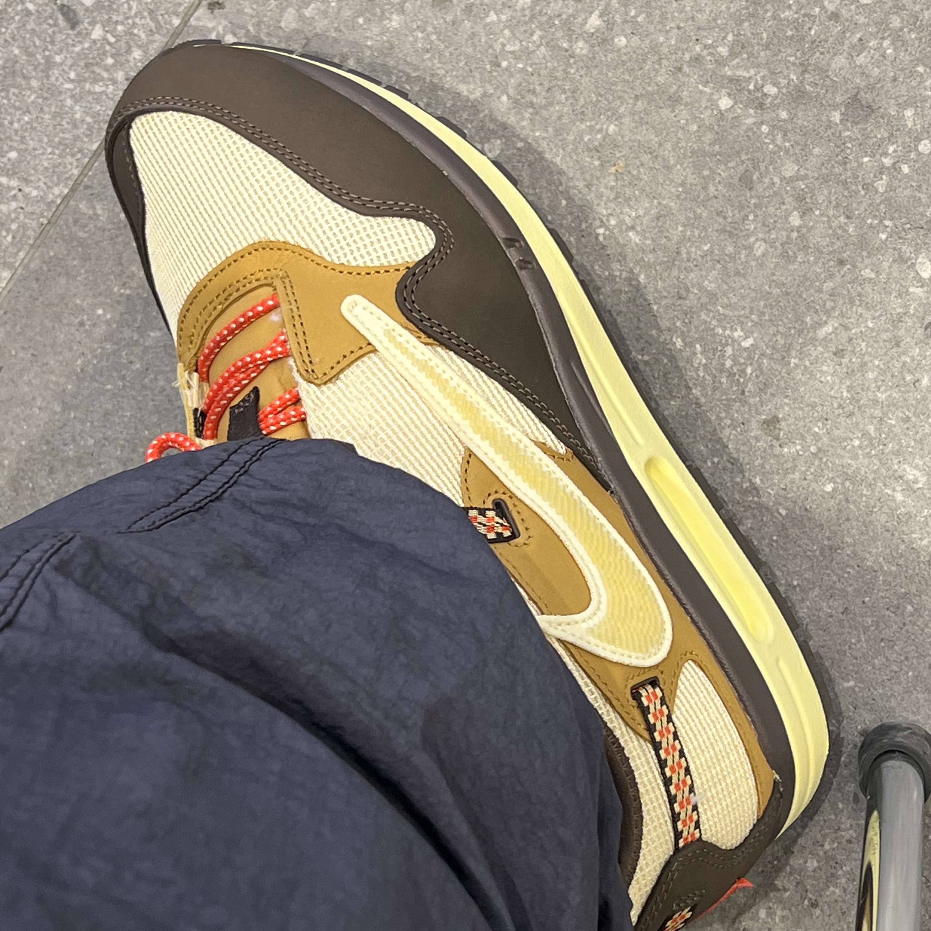 Nike x Travis Scott Air Max 1 Cact.us Brown 착용 스타일 - 4