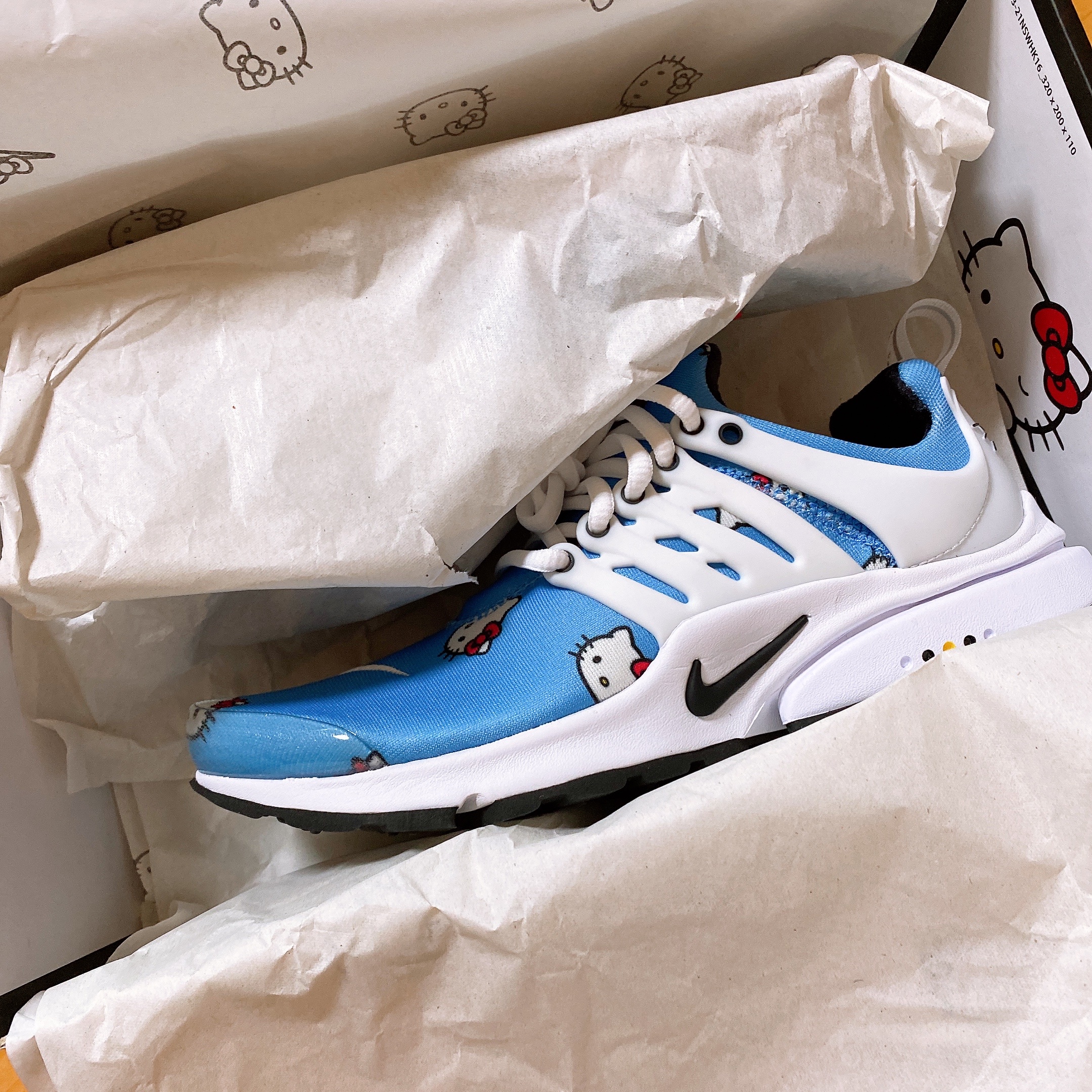 Nike x Hello Kitty Air Presto University Blue 착용 스타일 - 3
