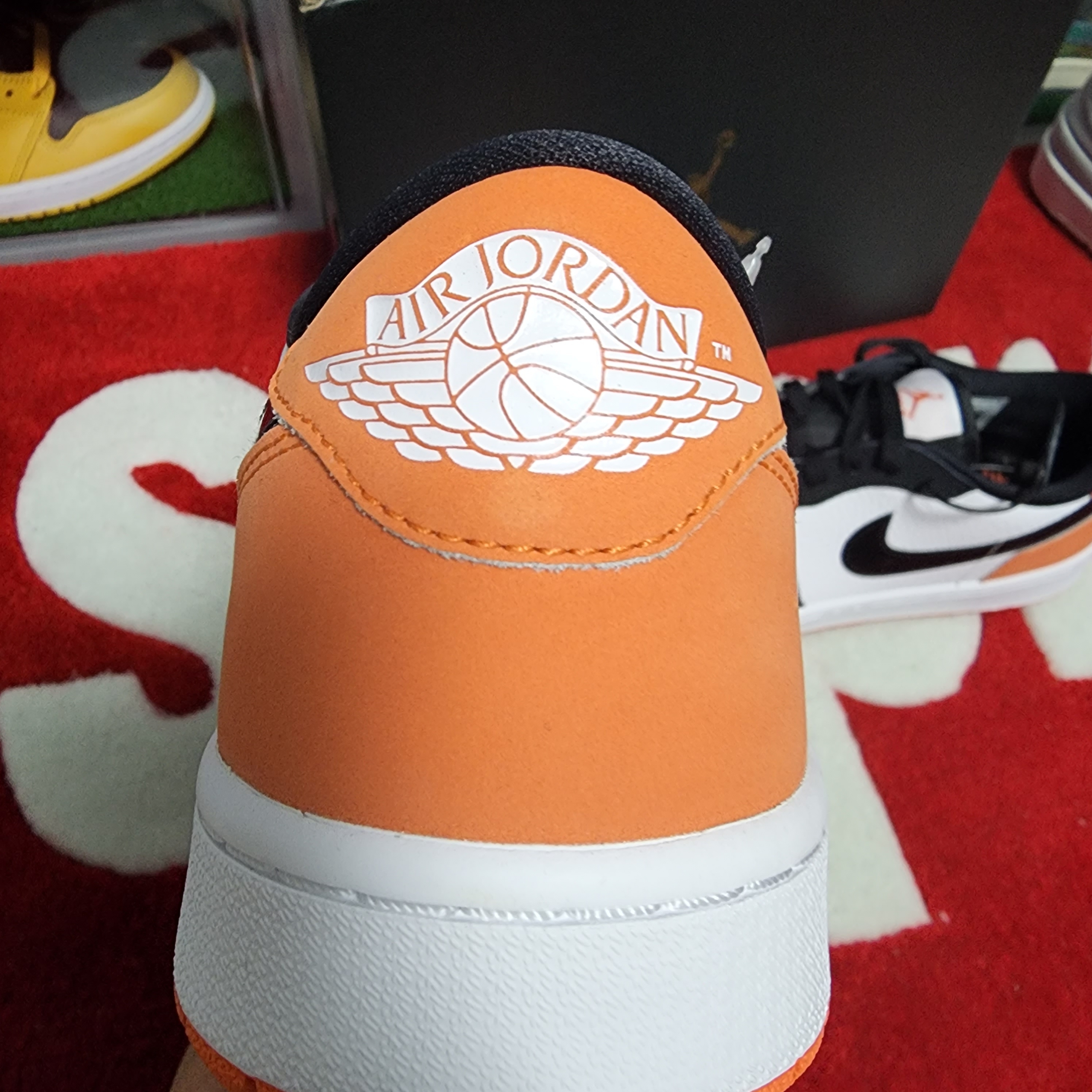 Jordan 1 Low Golf Starfish, Jordan 1 Low Golf Wolf Grey 착용 스타일 - 3