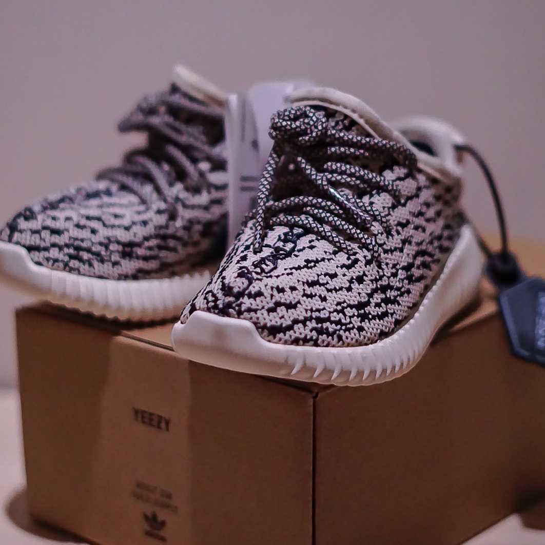 (Infant) Adidas Yeezy Boost 350 Turtledove 착용 스타일 - 2