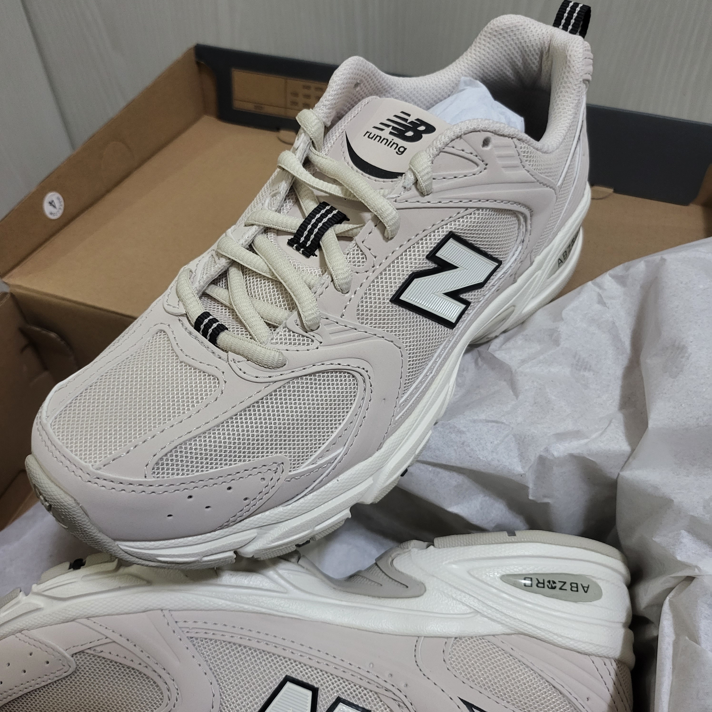 New Balance 530 Ivory 착용 스타일 - 1