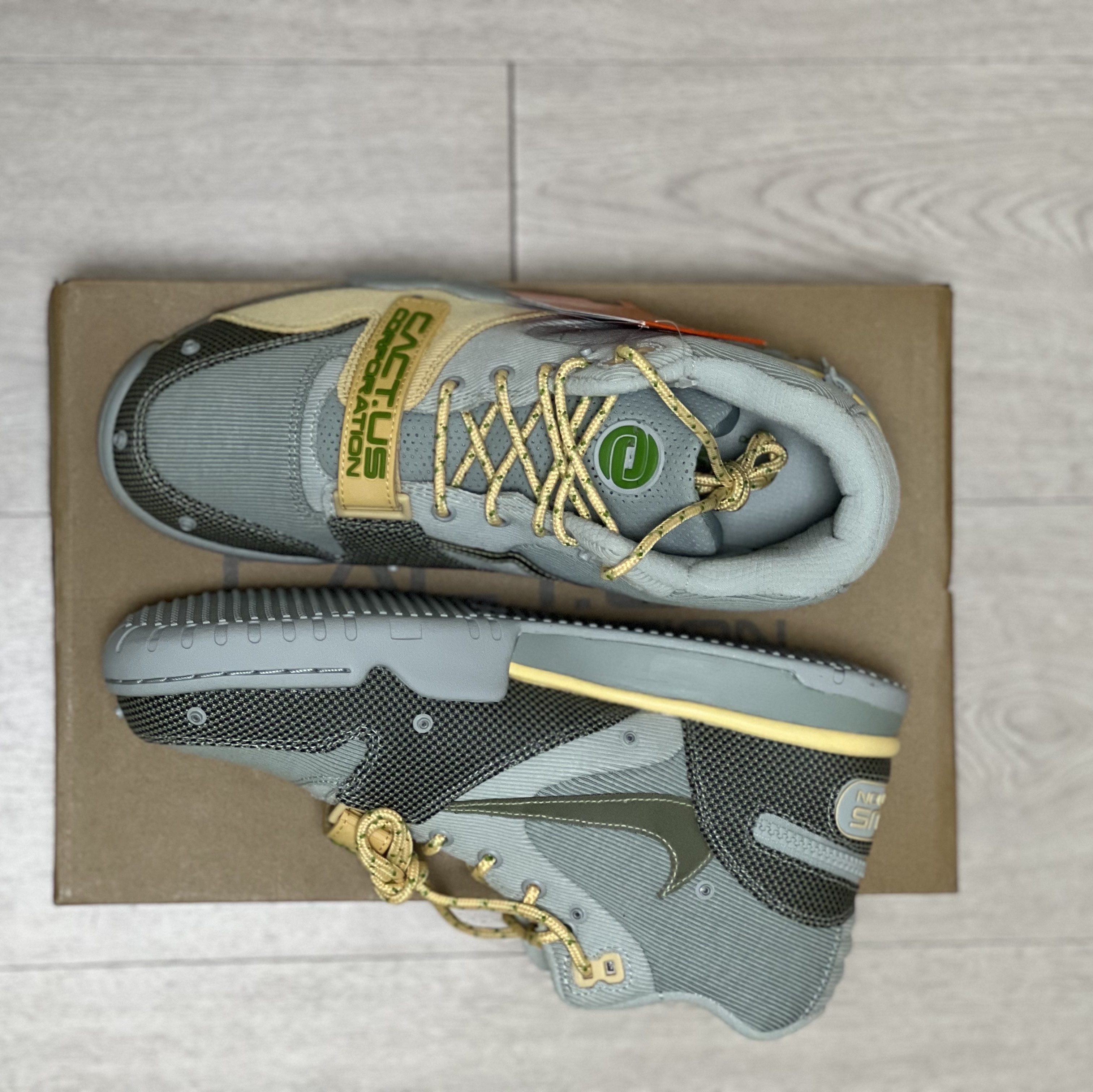 Nike x Travis Scott Nike Air Trainer 1 Grey Haze and Dusty Sage 착용 스타일 - 3