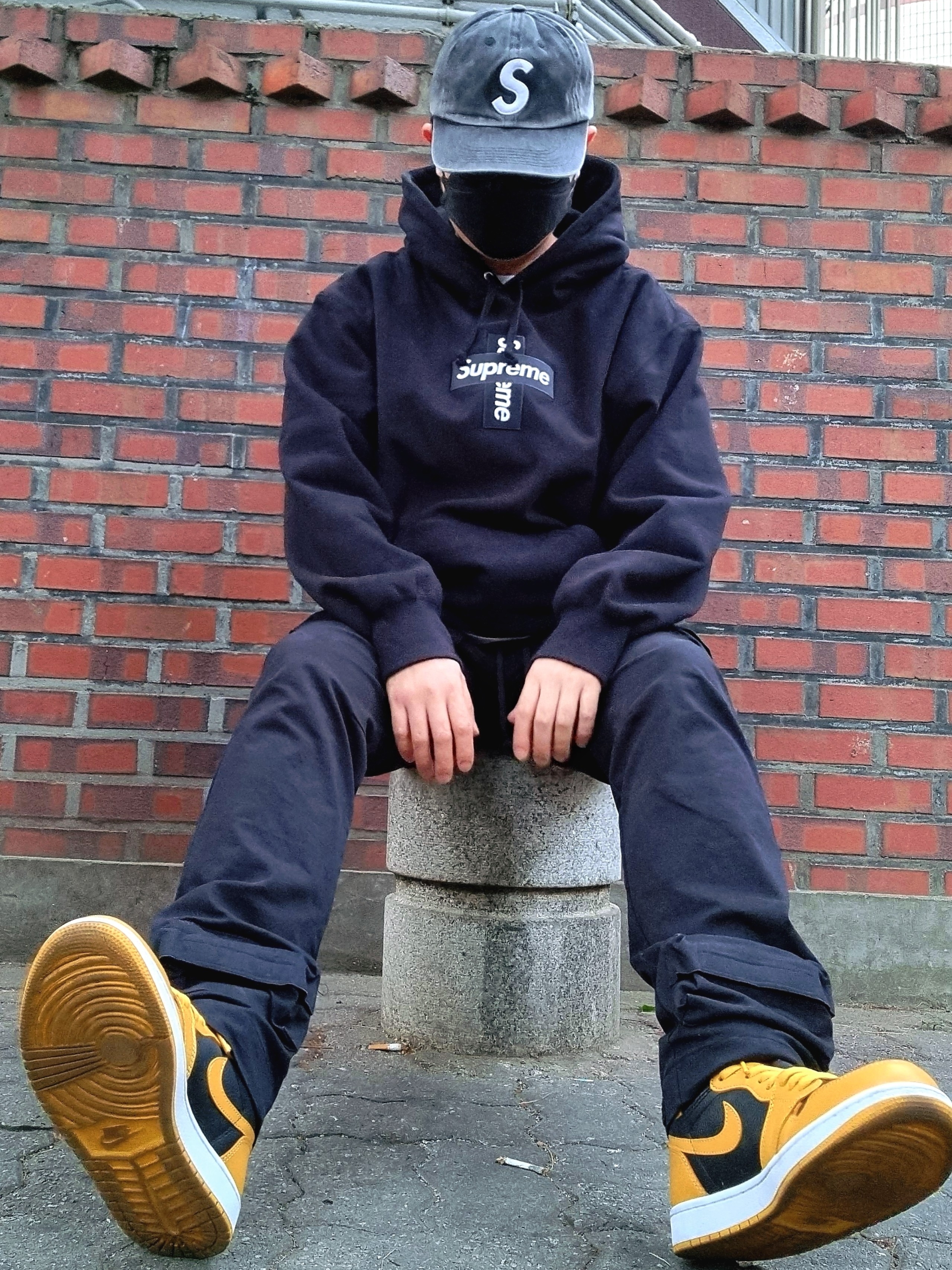 Supreme Cross Box Logo Hooded Sweatshirt Black - 20FW, Supreme Pigment Print S Logo 6-Panel Black - 20SS 착용 스타일 - 1