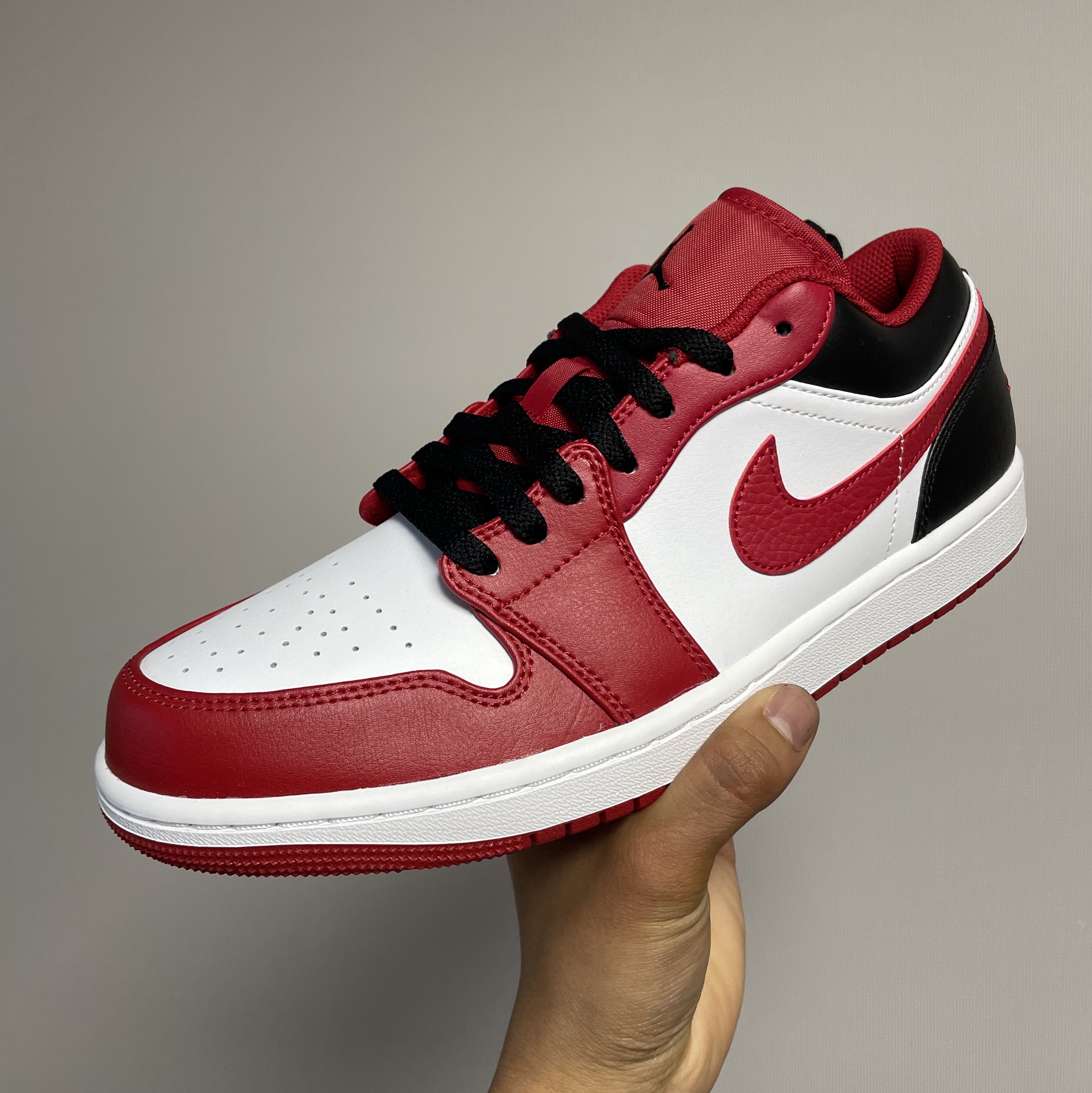 Jordan 1 Low White Gym Red Black 착용 스타일
