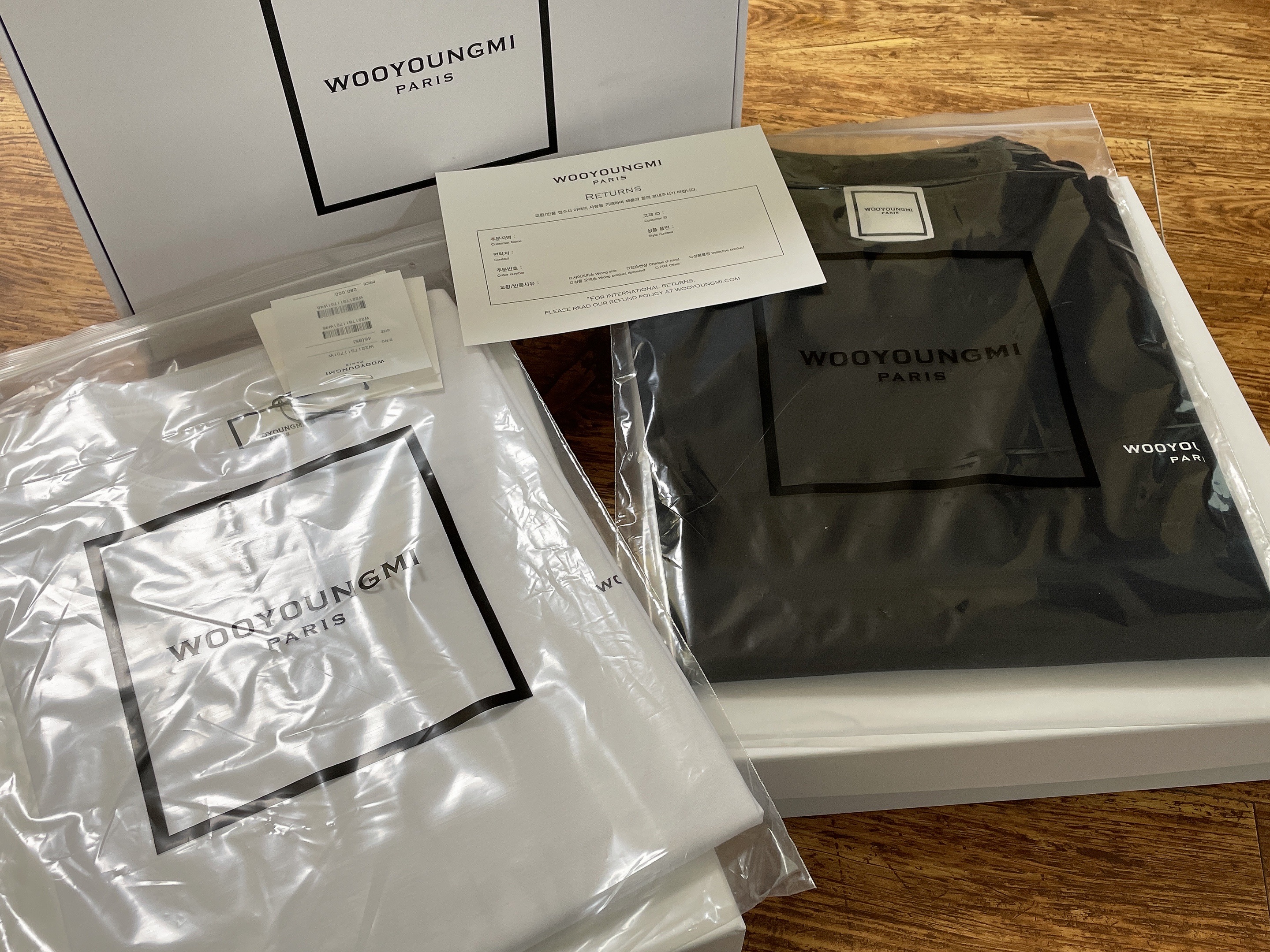 Wooyoungmi Flower Print Back Logo T-Shirt White - 22SS, Wooyoungmi Flower Print Back Logo T-Shirt Black - 22SS 착용 스타일 - 2