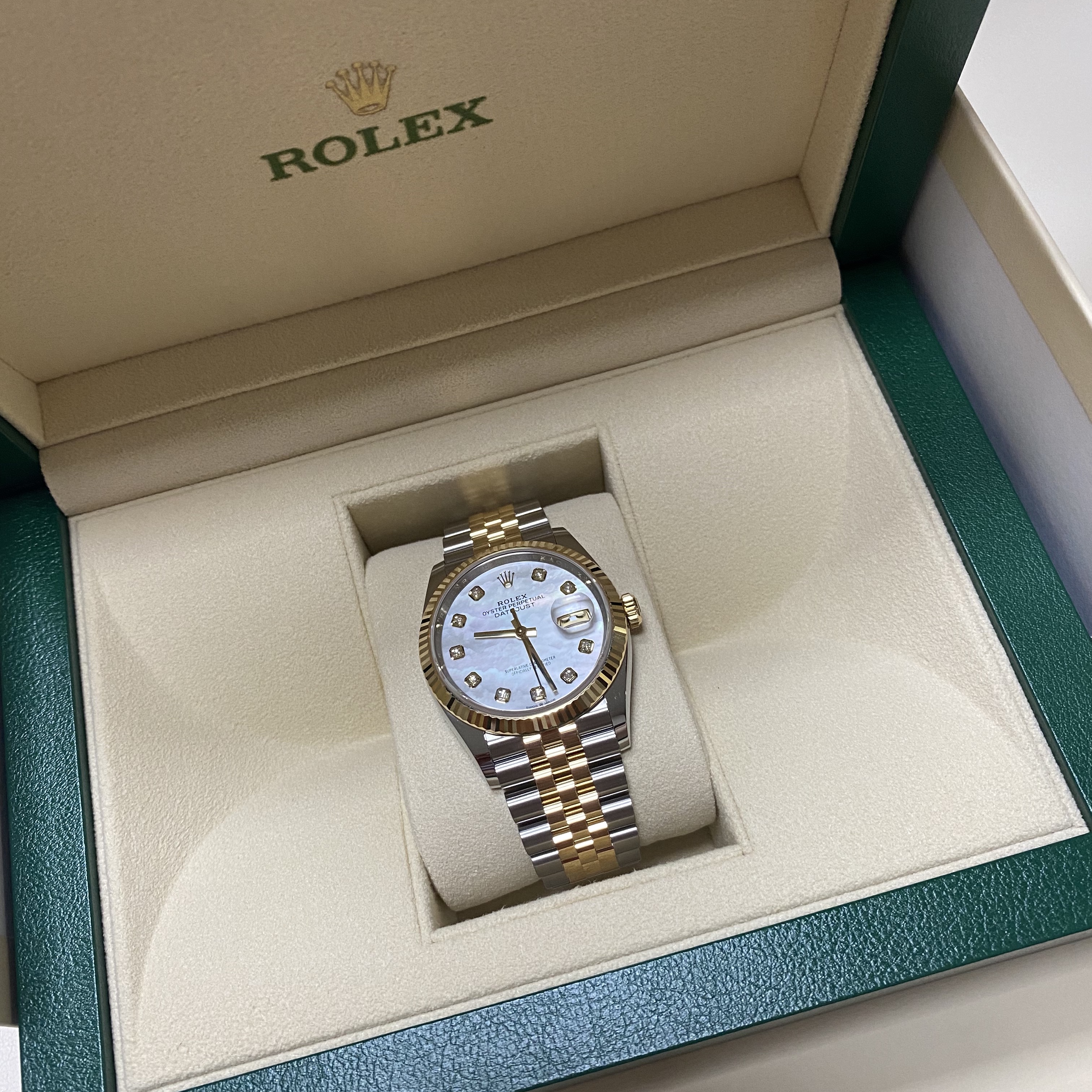 Rolex Datejust 36mm 126233 MoP Diamond-Set Jubilee 착용 스타일