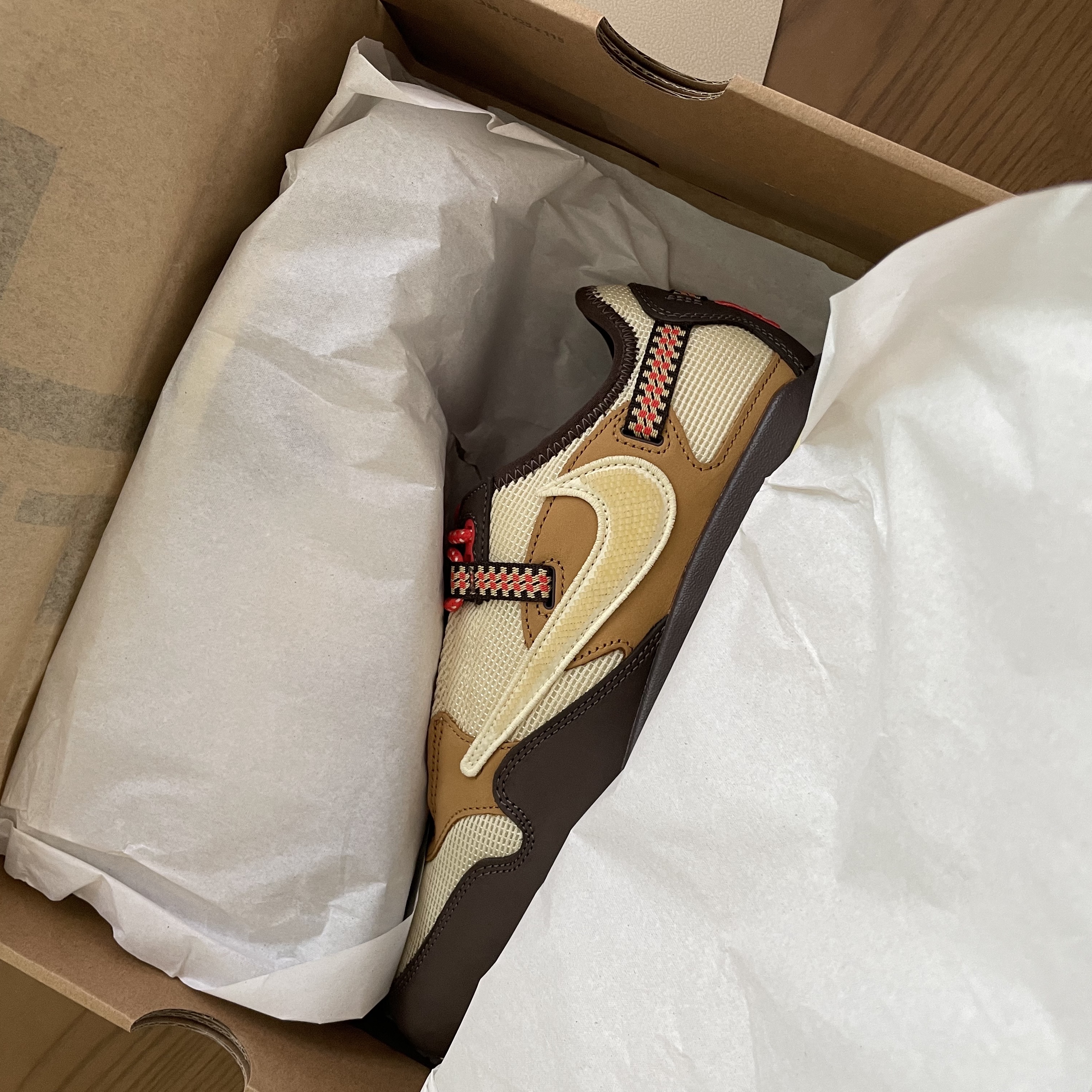 Nike x Travis Scott Air Max 1 Cact.us Brown 착용 스타일 - 3