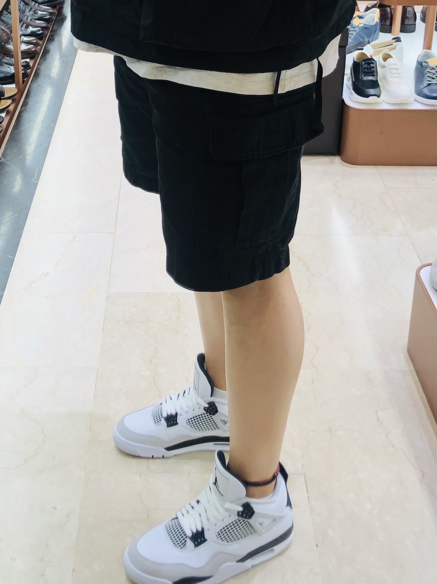 Jordan 4 Retro White and Black 착용 스타일 - 1