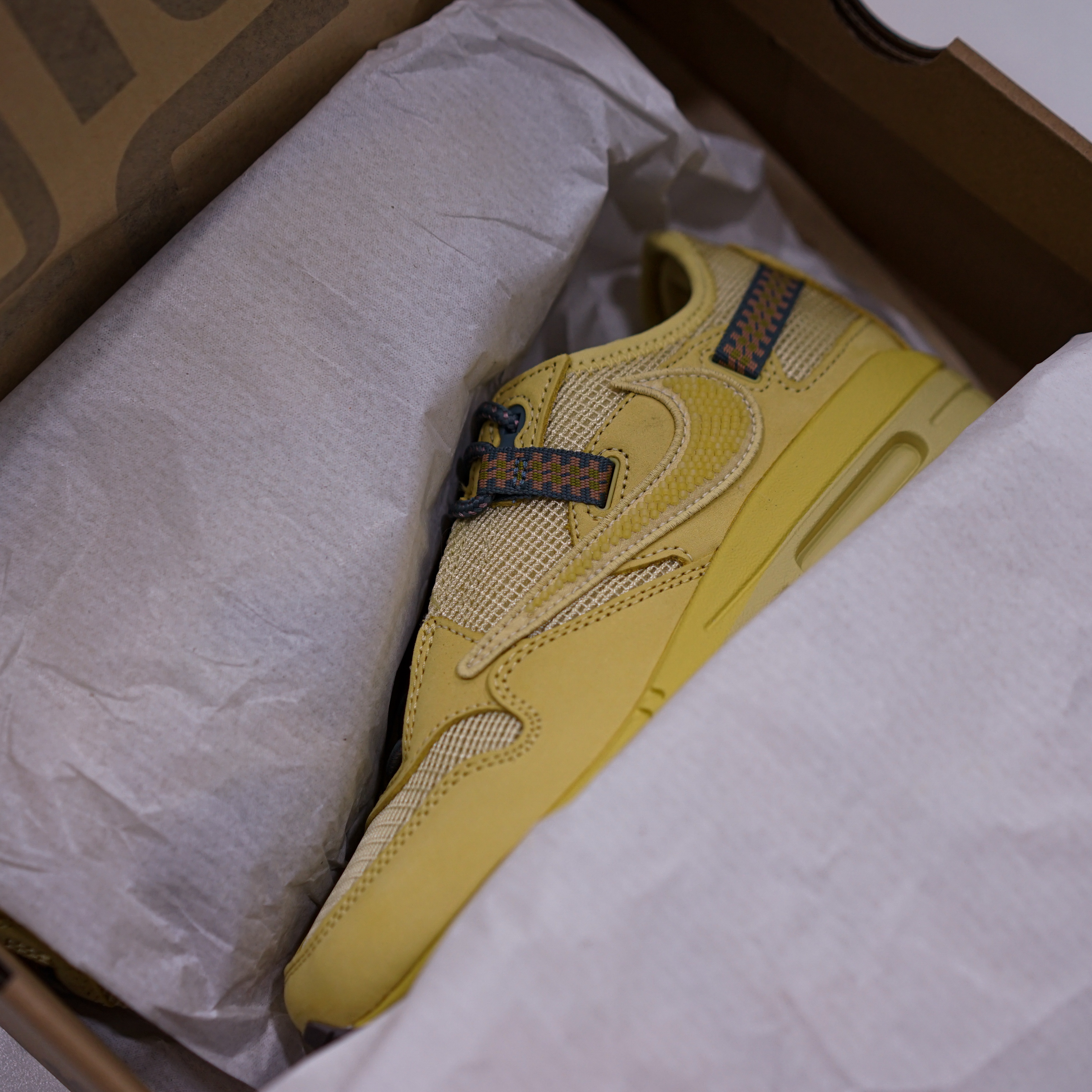Nike x Travis Scott Air Max 1 Cact.us Gold 착용 스타일 - 1