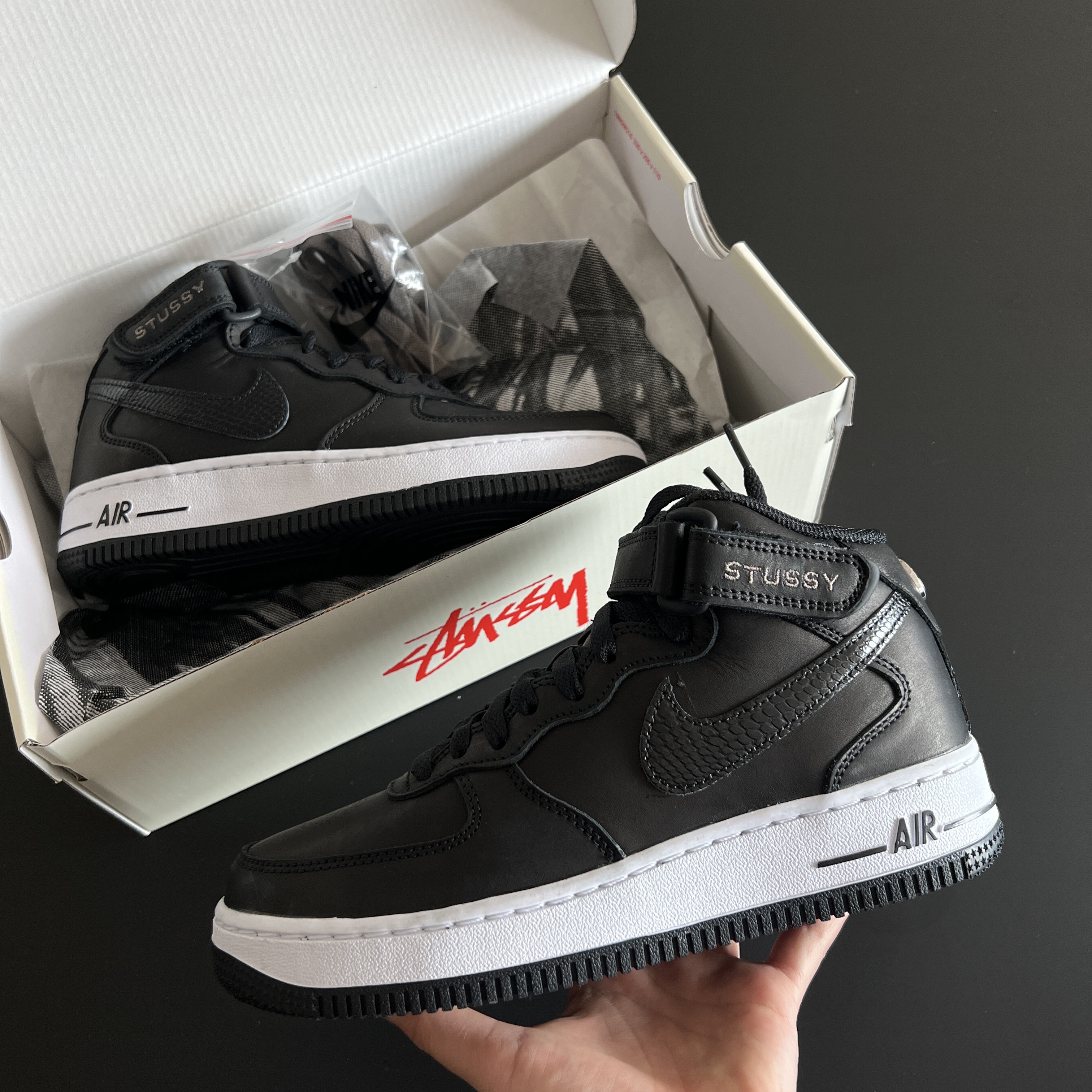 Nike x Stussy Air Force 1 '07 Mid SP Black 착용 스타일 - 4