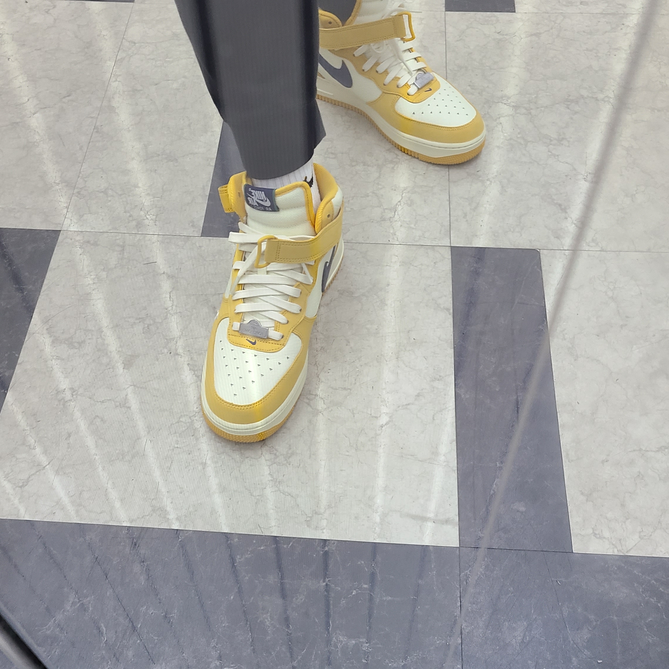 Nike Air Force 1 Mid Paris 착용 스타일