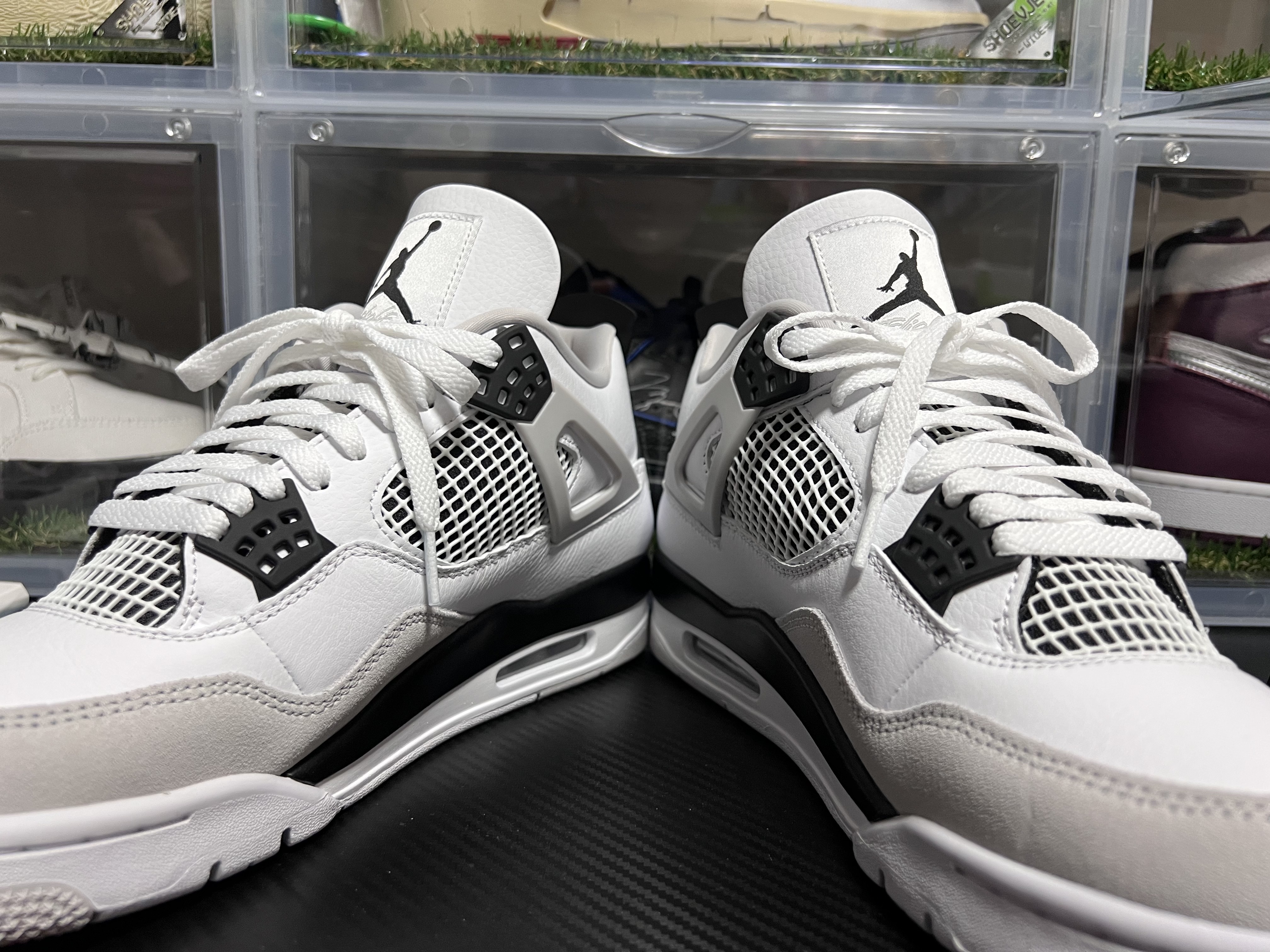 Jordan 4 Retro White and Black 착용 스타일 - 3