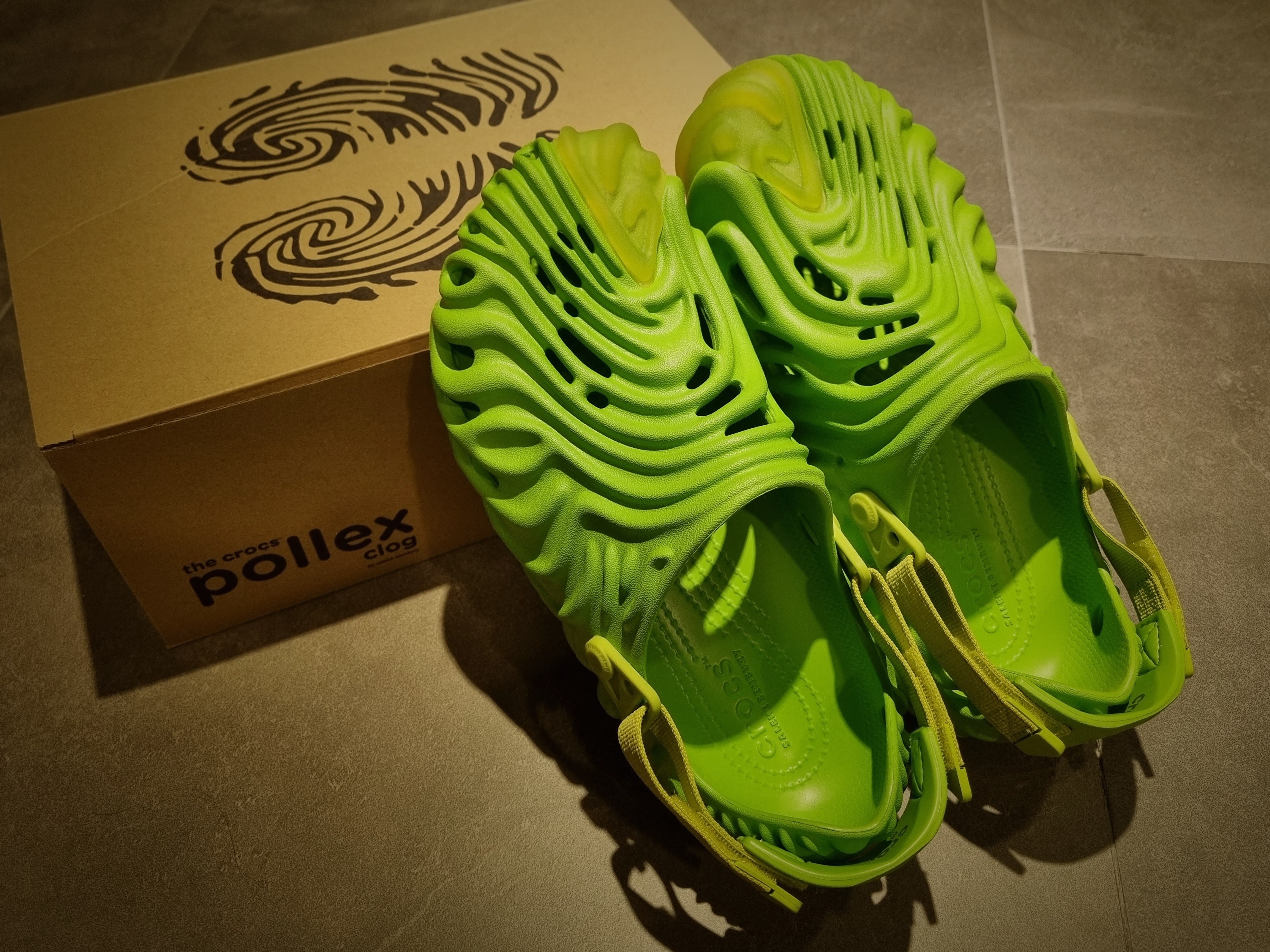 Crocs x Salehe Bembury Pollex Clog Crocodile 착용 스타일 - 3