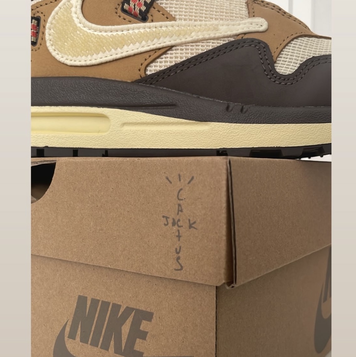 Nike x Travis Scott Air Max 1 Cact.us Brown 착용 스타일
